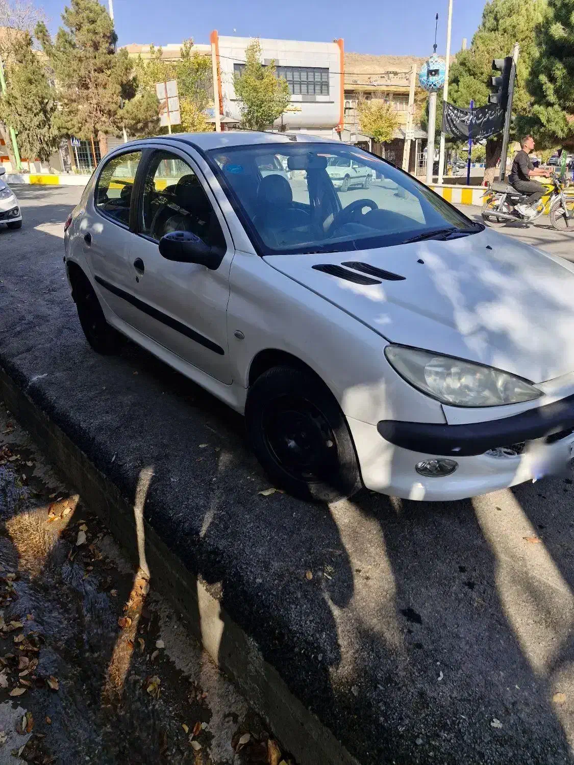 پژو ۲۰۶ معاوضه هم دارم با پارس سفید|خودرو سواری و وانت|پادنا, |دیوار