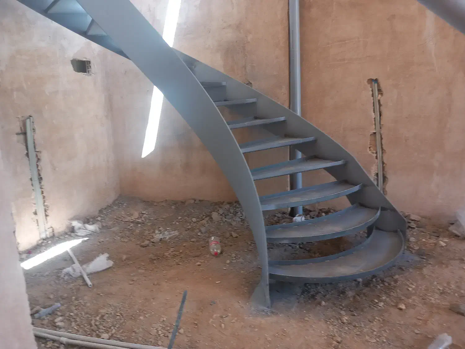 پله آهنی صاف و گرد|خدمات پیشه و مهارت|نجف‌آباد, امام خمینی|دیوار