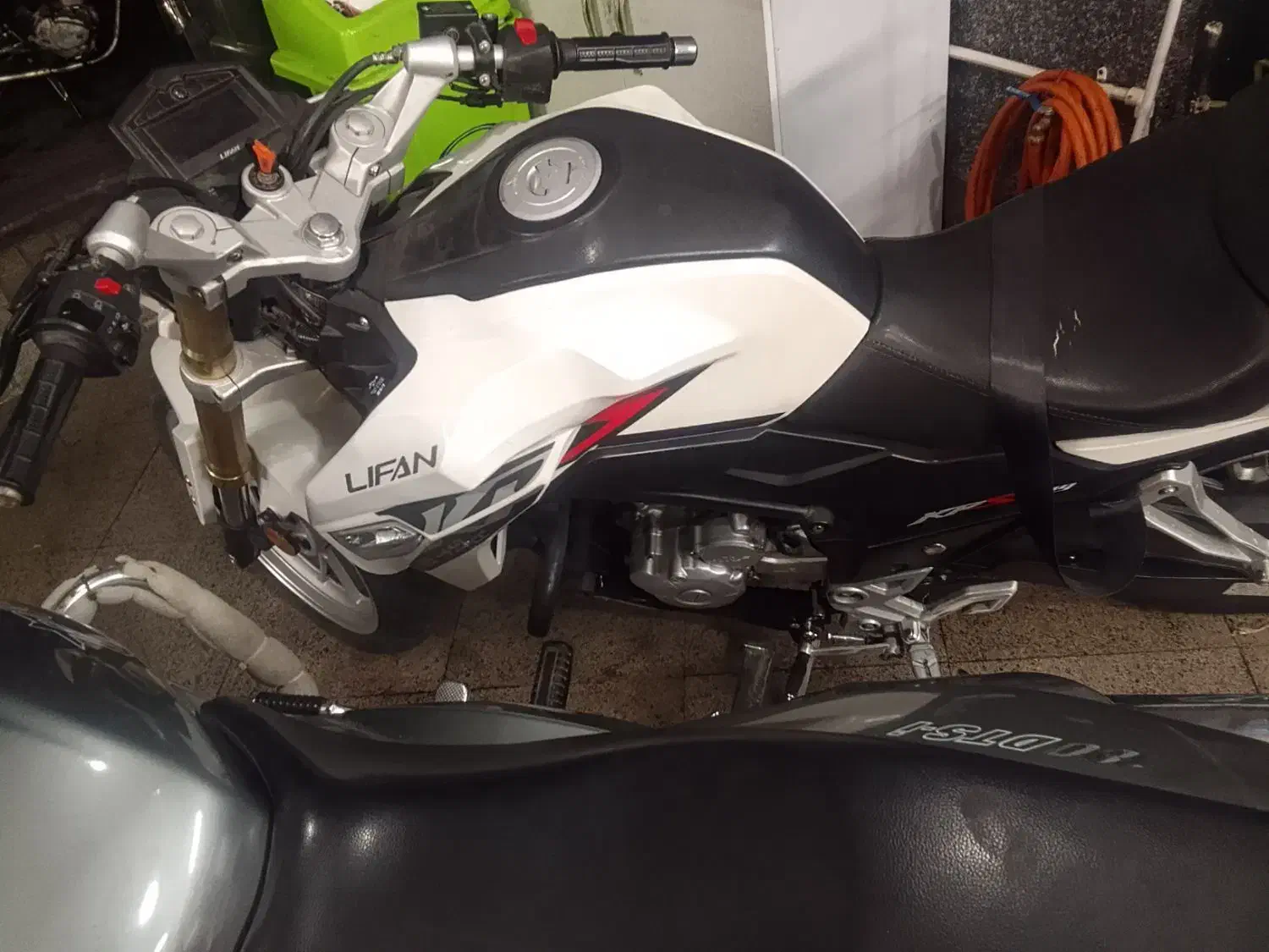 لیفان ۲۵۰|موتورسیکلت|ری, شهادت|دیوار