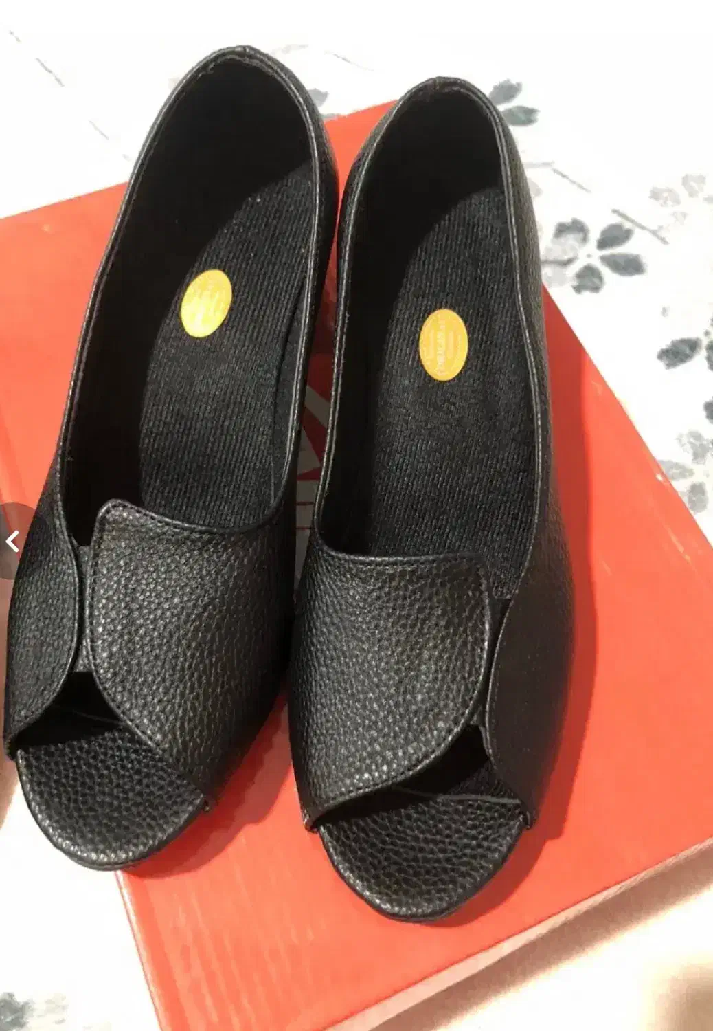 کفش|کیف، کفش، کمربند|سمنان, |دیوار