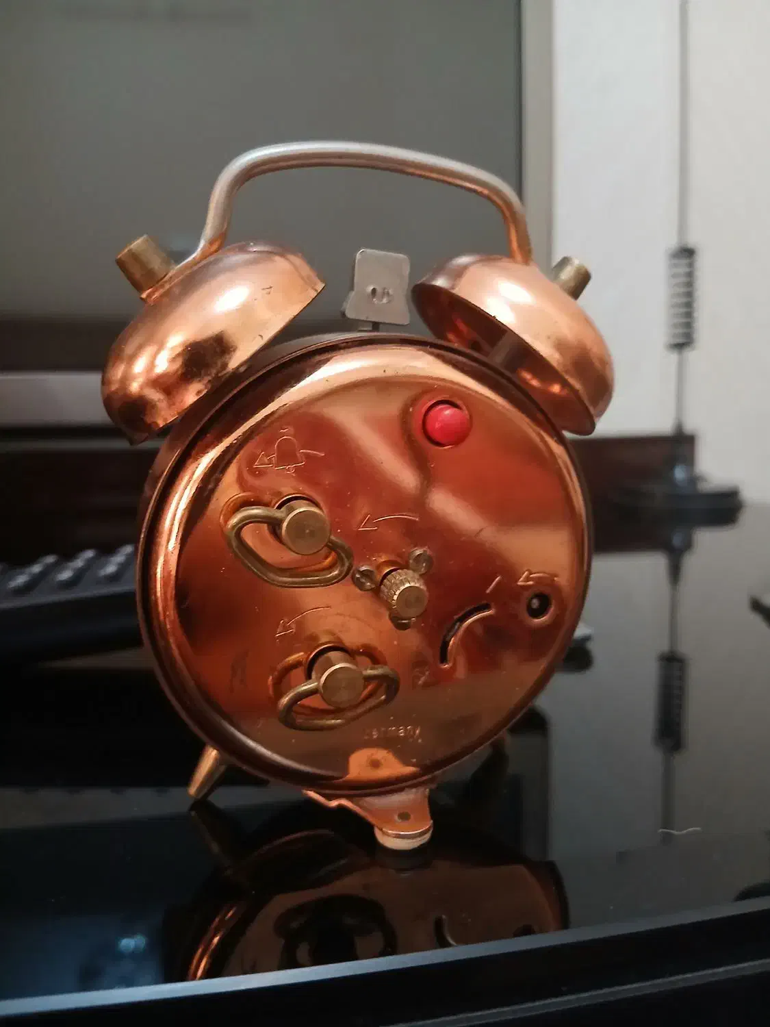 ساعت قدیمی|کلکسیون اشیاء عتیقه|تهران, فلسطین (میدان انقلاب)|دیوار