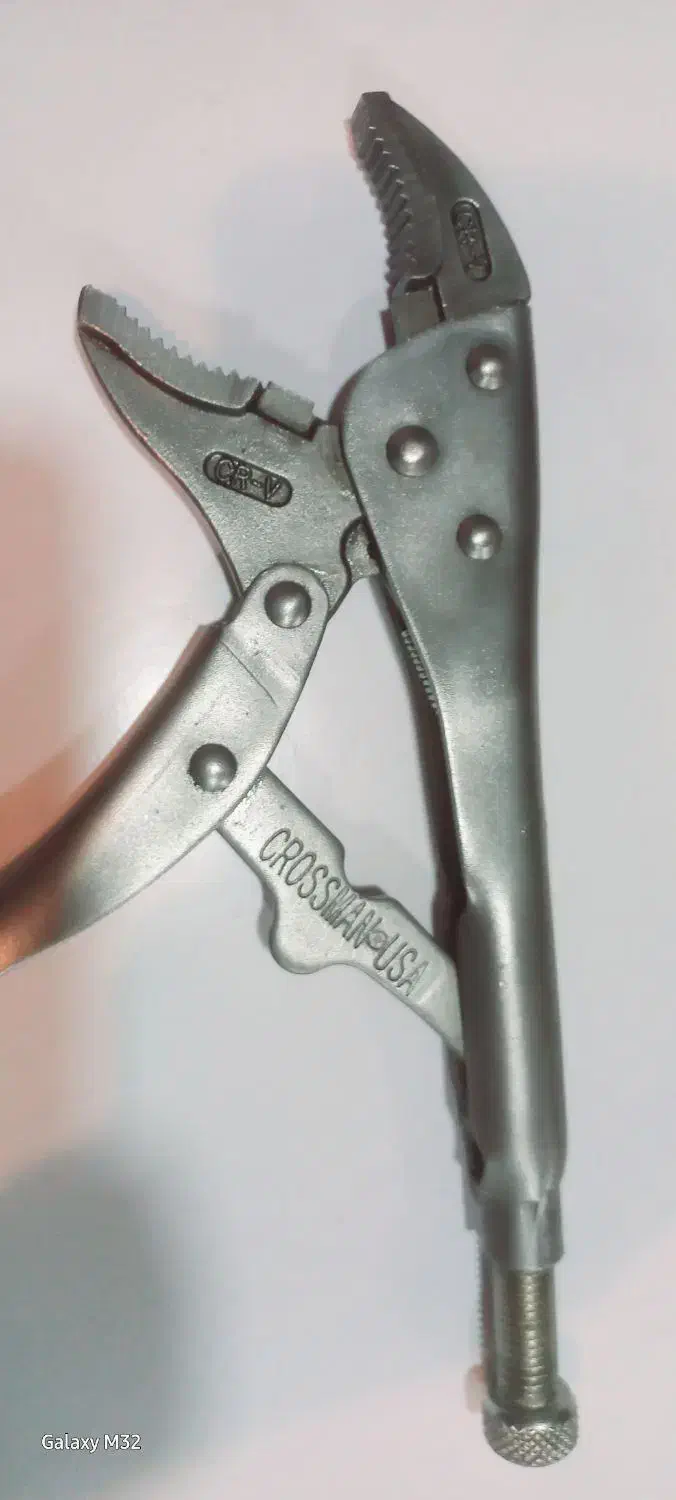 انبر قفلی امریکائی|ابزارآلات|تهران, فلسطین (میدان انقلاب)|دیوار