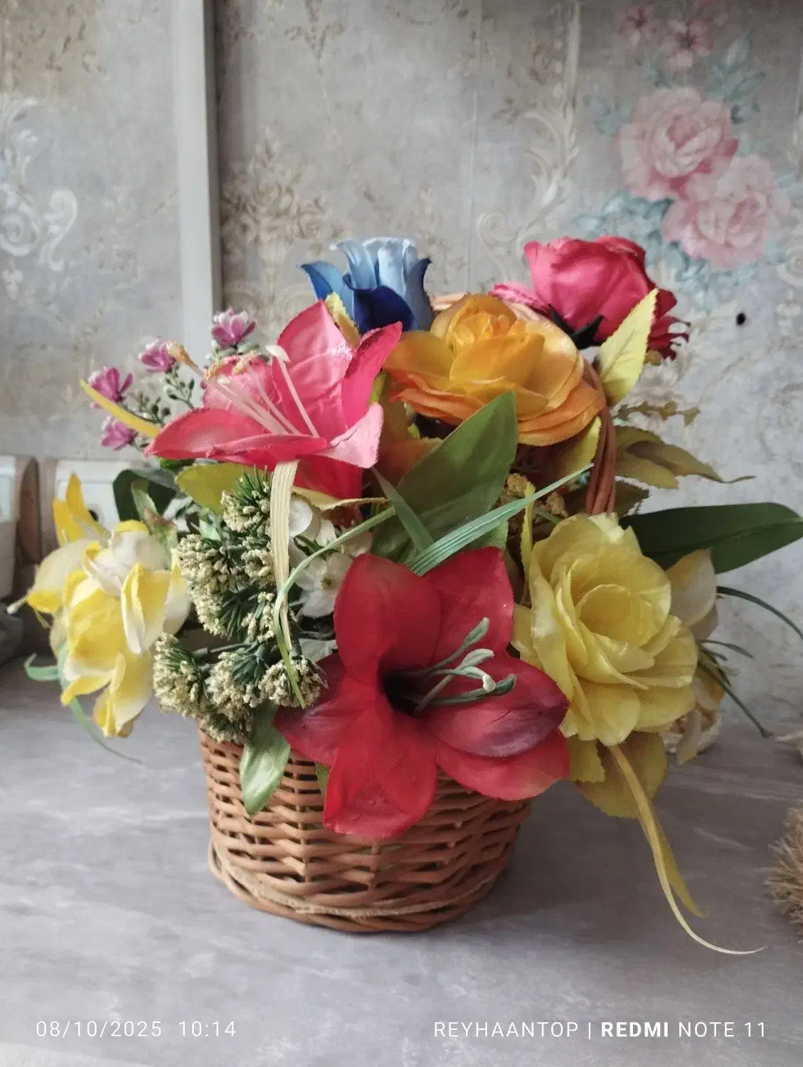 گلدان مشکی شیک و گل مصنوعی|گل مصنوعی|مشهد, مصلی (کارمندان اول)|دیوار