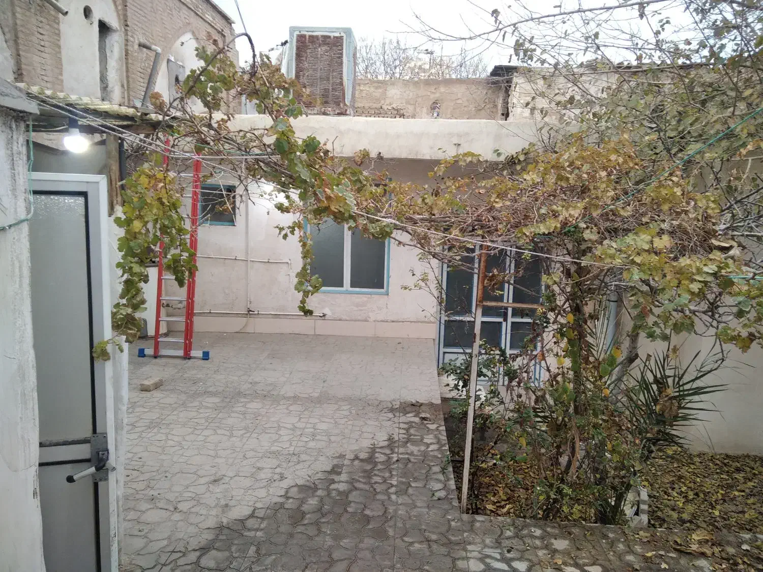 320متر همکف  3واحد مجزا  و قابل سکونت 3خانوار|فروش خانه و ویلا|قم, چهار مردان|دیوار