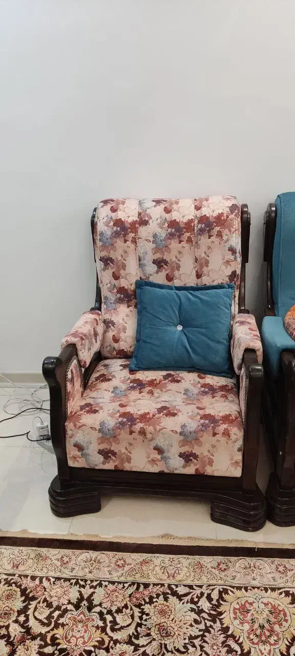 فروش یک دست مبل مدل آمریکایی هشت میلیون تومان|مبلمان خانگی و میز عسلی|زنجان, |دیوار