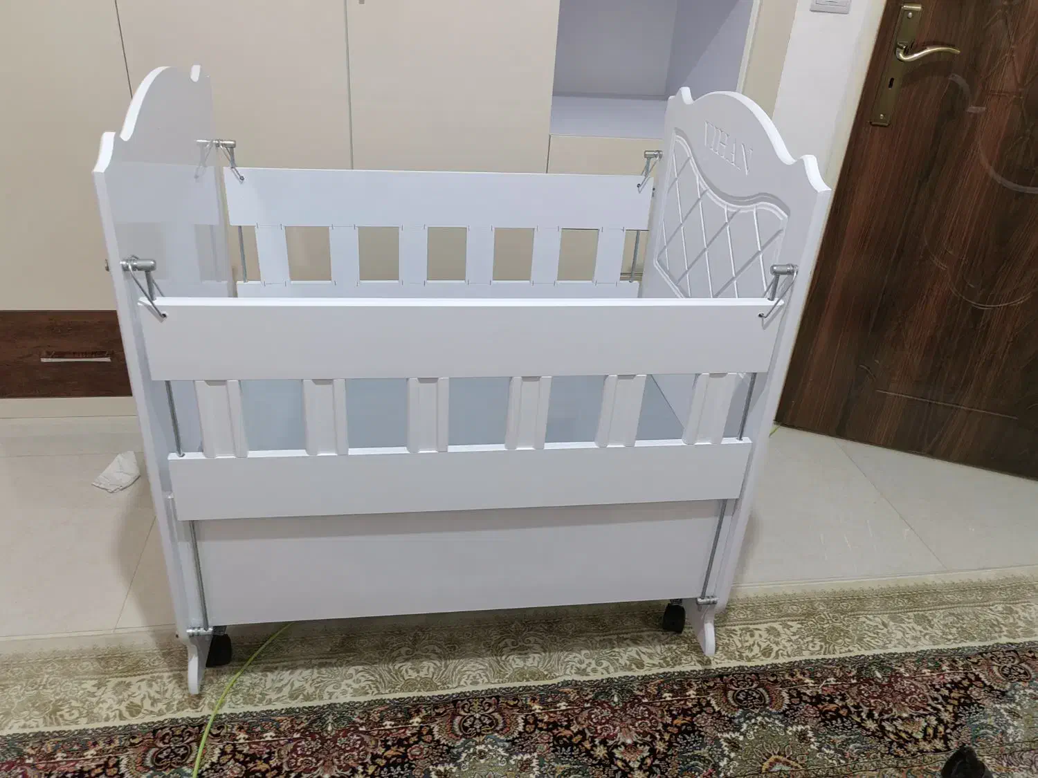 تخت نوزاد|تخت و صندلی بچه|مراغه, |دیوار