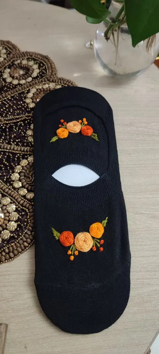 پاپوش گلدوزی شده|لباس|مشکیندشت, |دیوار