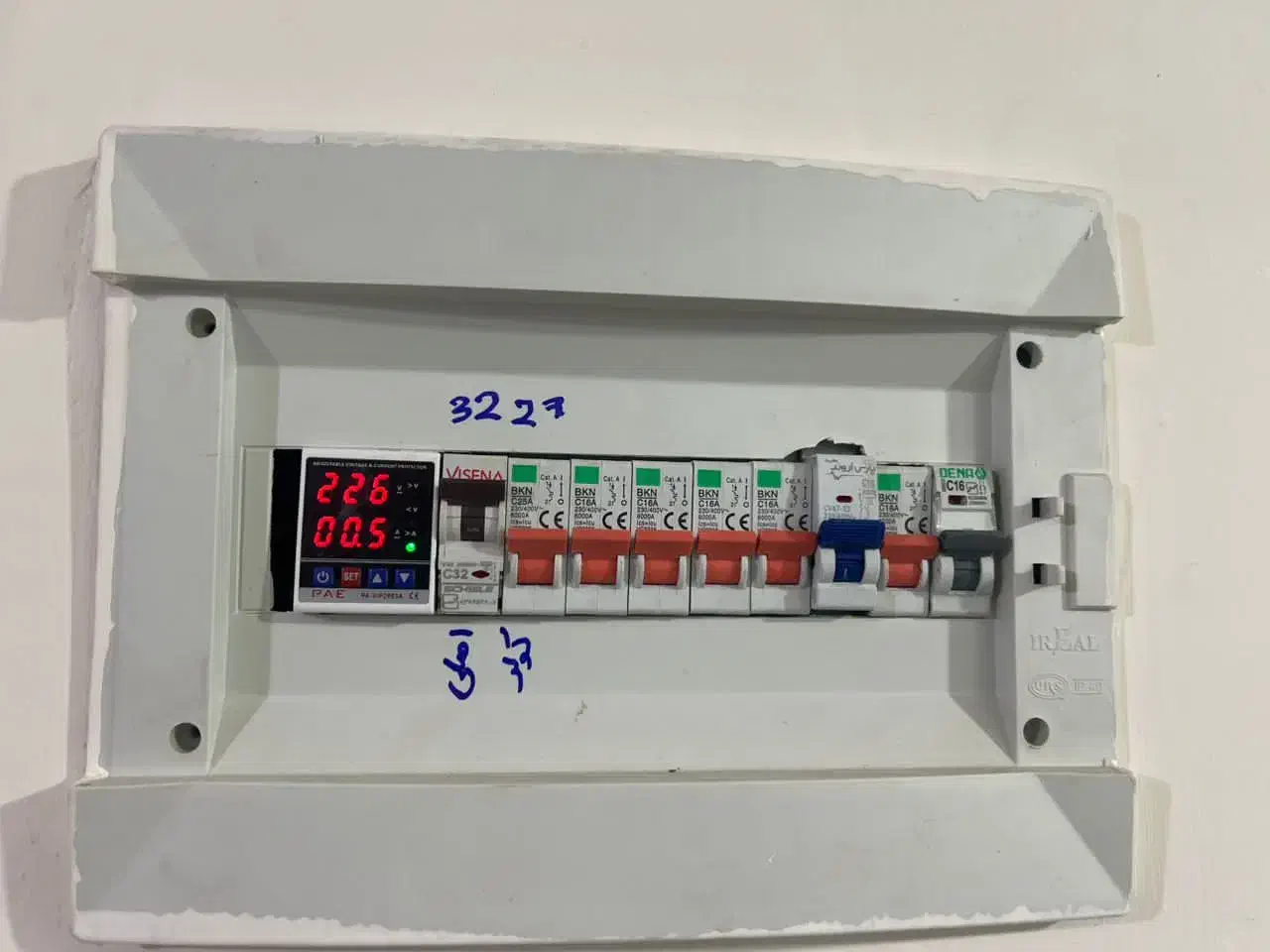 برقکار برق کار نصب محافظ کلی رفع اتصالی شبانه|خدمات پیشه و مهارت|پرند, فاز ۱|دیوار