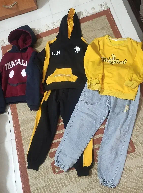 تعداد زیادی لباس دخترانه و پسرانه|کفش و لباس بچه|رشت, جهاد|دیوار