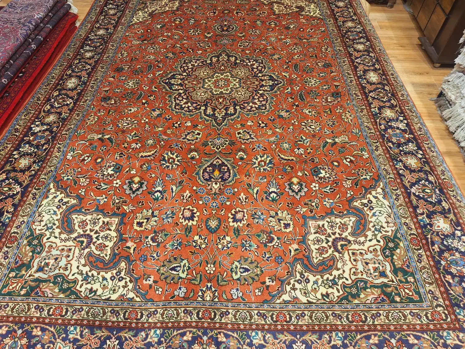 قالی ۶متری دستباف تبریز زمینه پیازی|فرش|تهران, اکباتان|دیوار