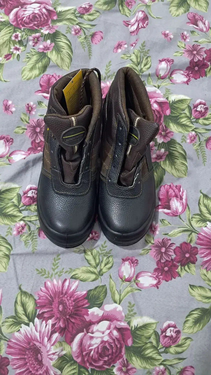 یک جفت کفش ایمنی برق سایز۴۲|کیف، کفش، کمربند|مرودشت, سهل‌آباد|دیوار