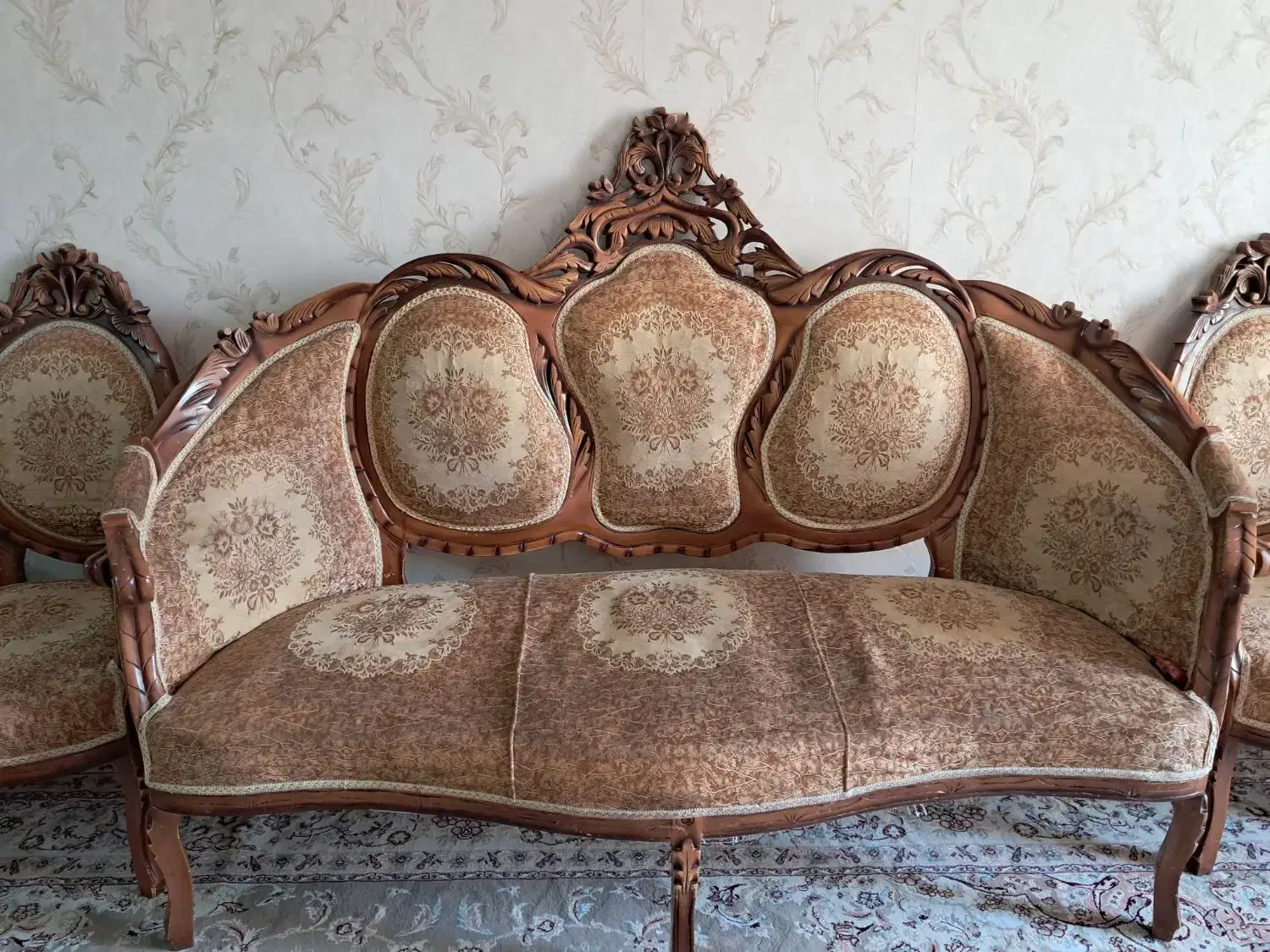 مبل کلاسیک ۹نفره میزوگل میز ندارد|مبلمان خانگی و میز عسلی|شیراز, شهرک مهدیه|دیوار