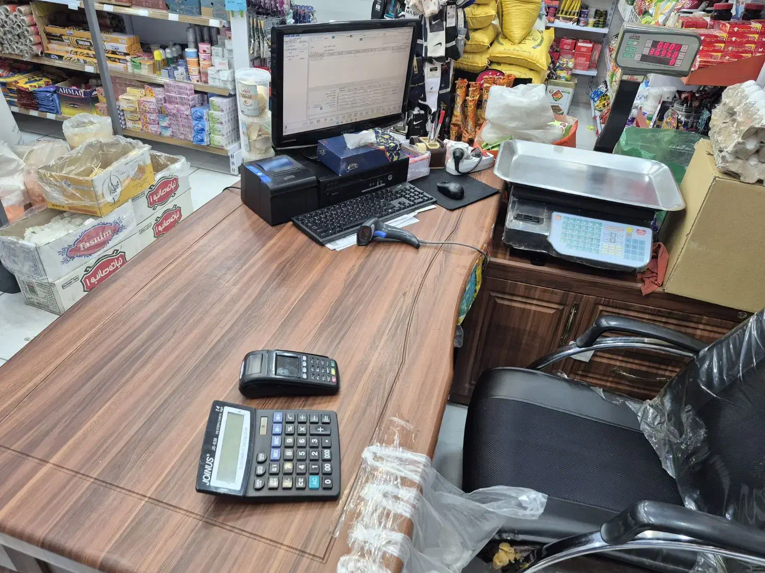 فروشنده خانم در فروشگاه|استخدام خدمات فروشگاه و رستوران|قم, شهید صیاد شیرازی|دیوار