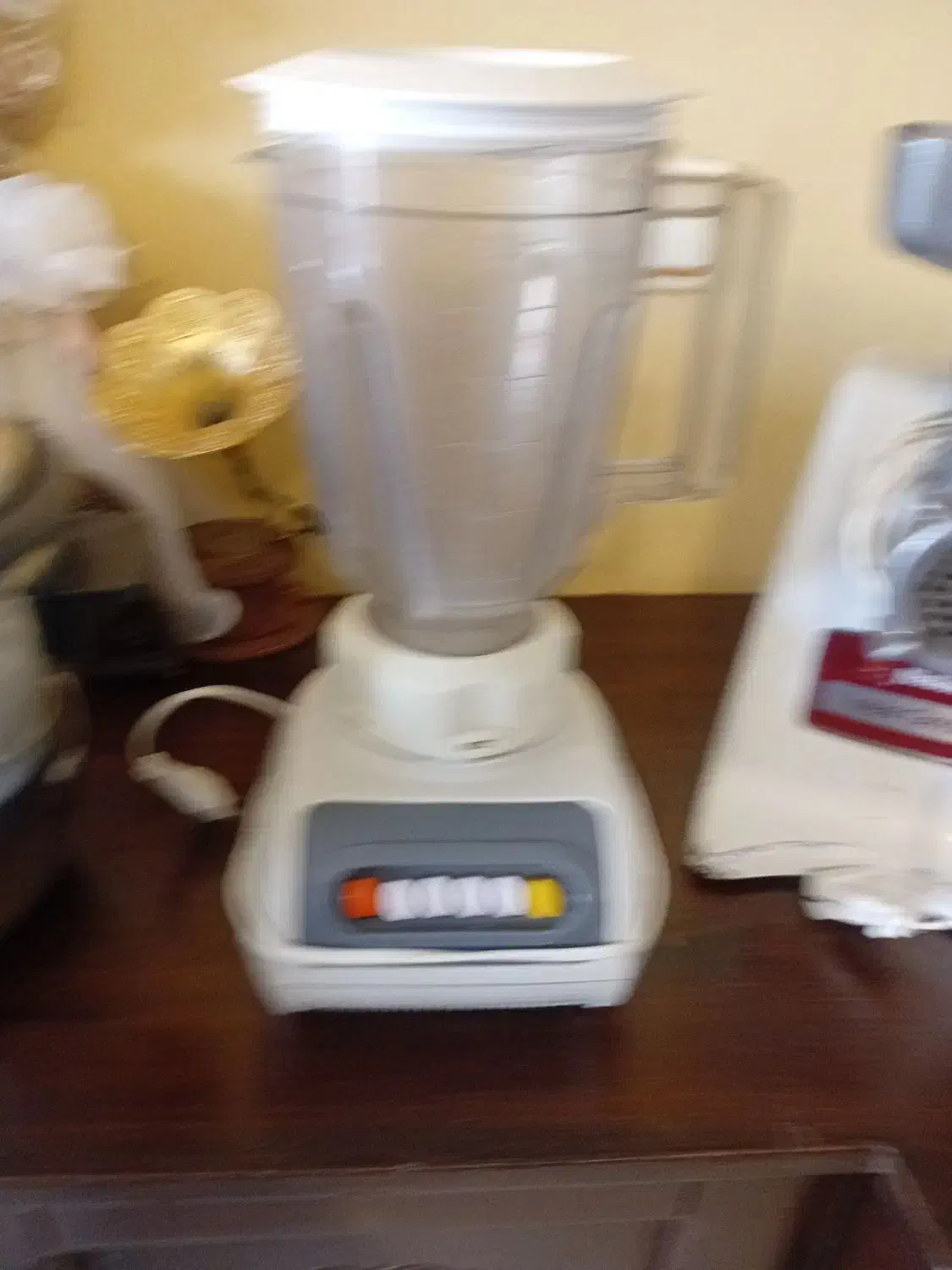 چرخ گوشت ،مخلوط کن ، هواپز، پلو پز و سرخ کن|سایر لوازم برقی|پرند, فاز ۶|دیوار