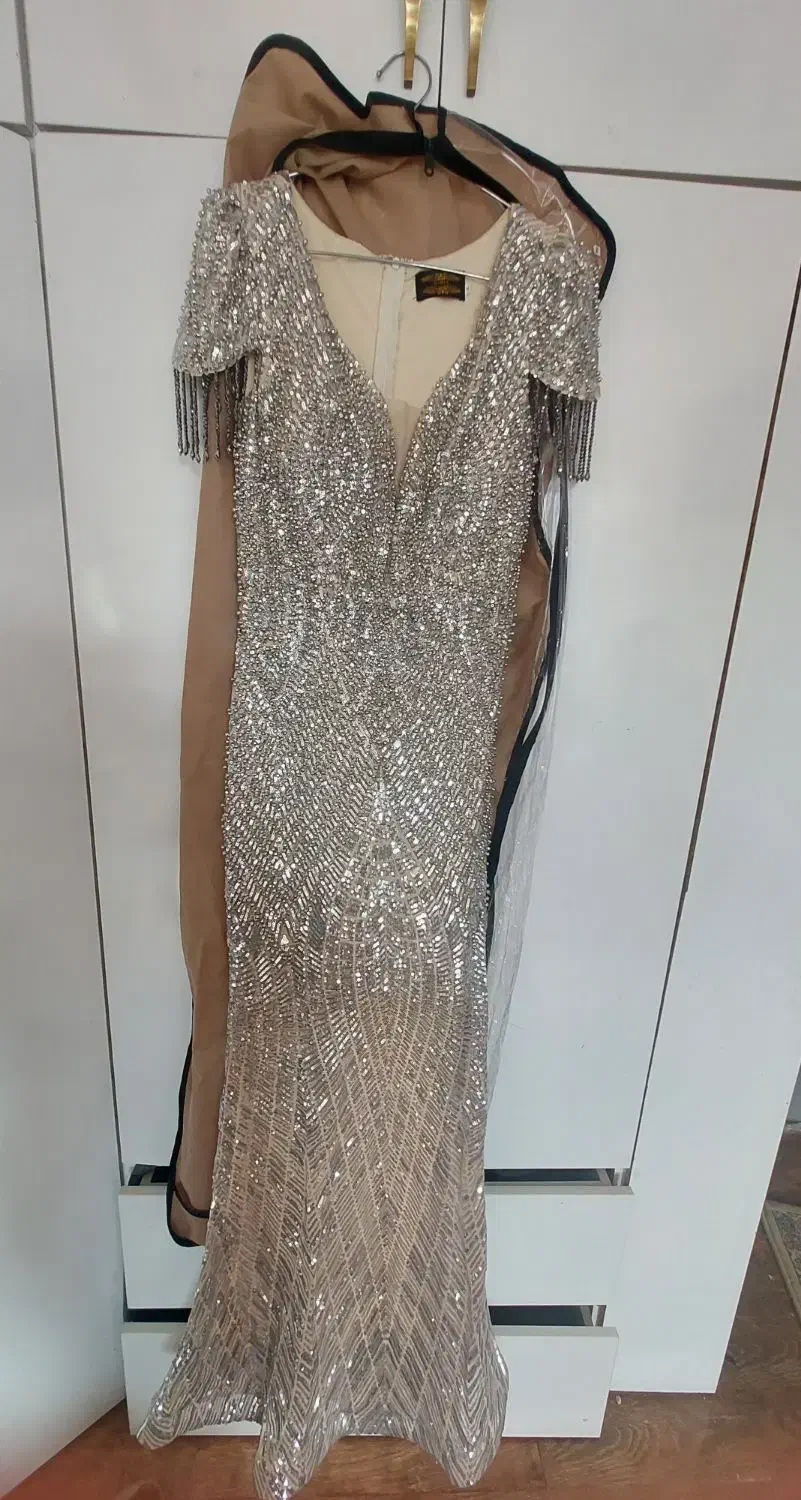 لباس مجلسی|لباس|مشهد, گرجی علیا|دیوار