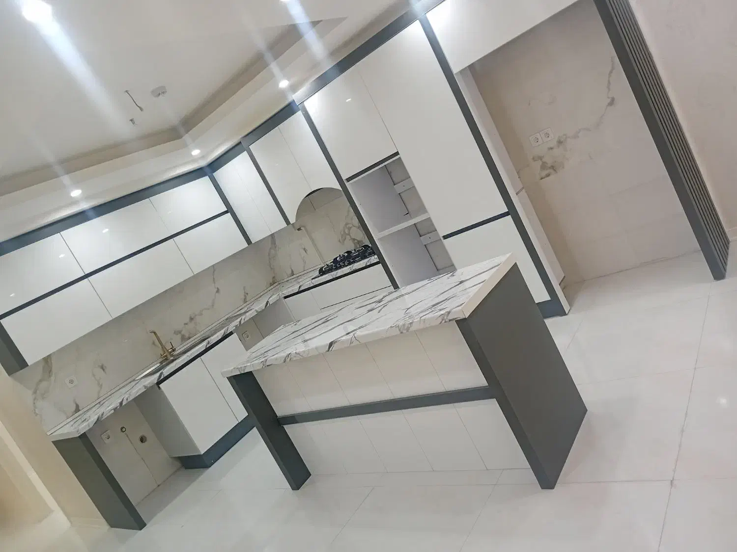 92 متری طبقه دوم جلو بازسازی فول با دوتا پارکینگ|فروش آپارتمان|اهواز, کوی جواهری|دیوار