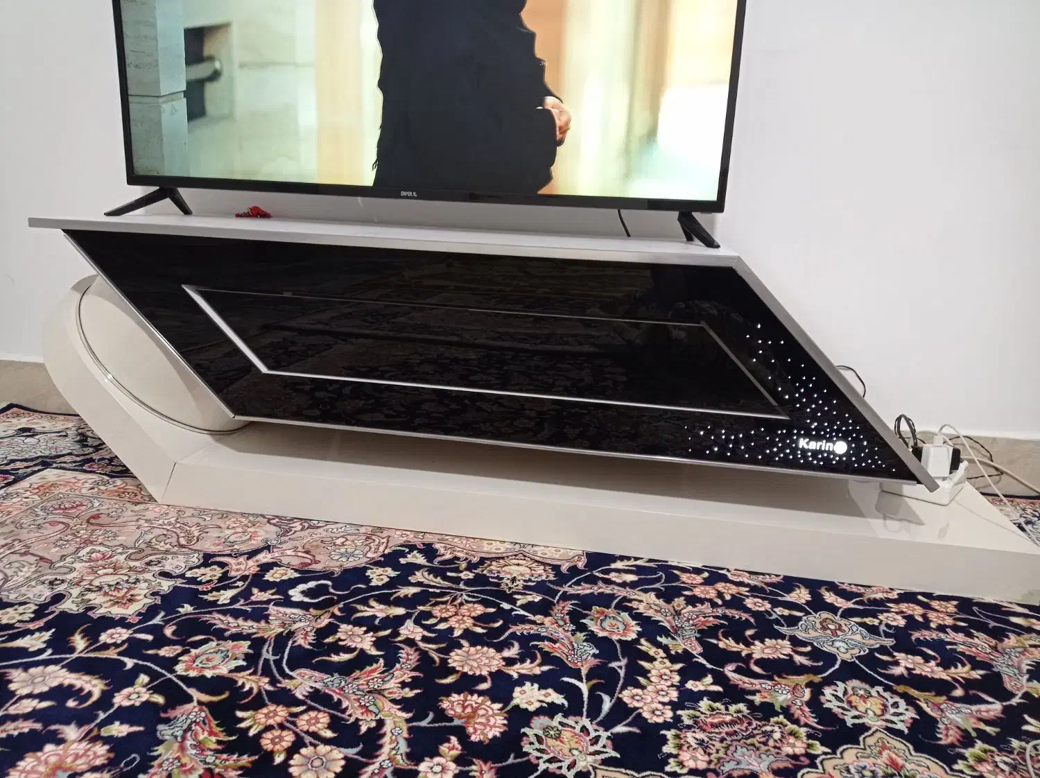 میز تی‌وی در حد نو مامونیه|میز تلویزیون|زرندیه, |دیوار