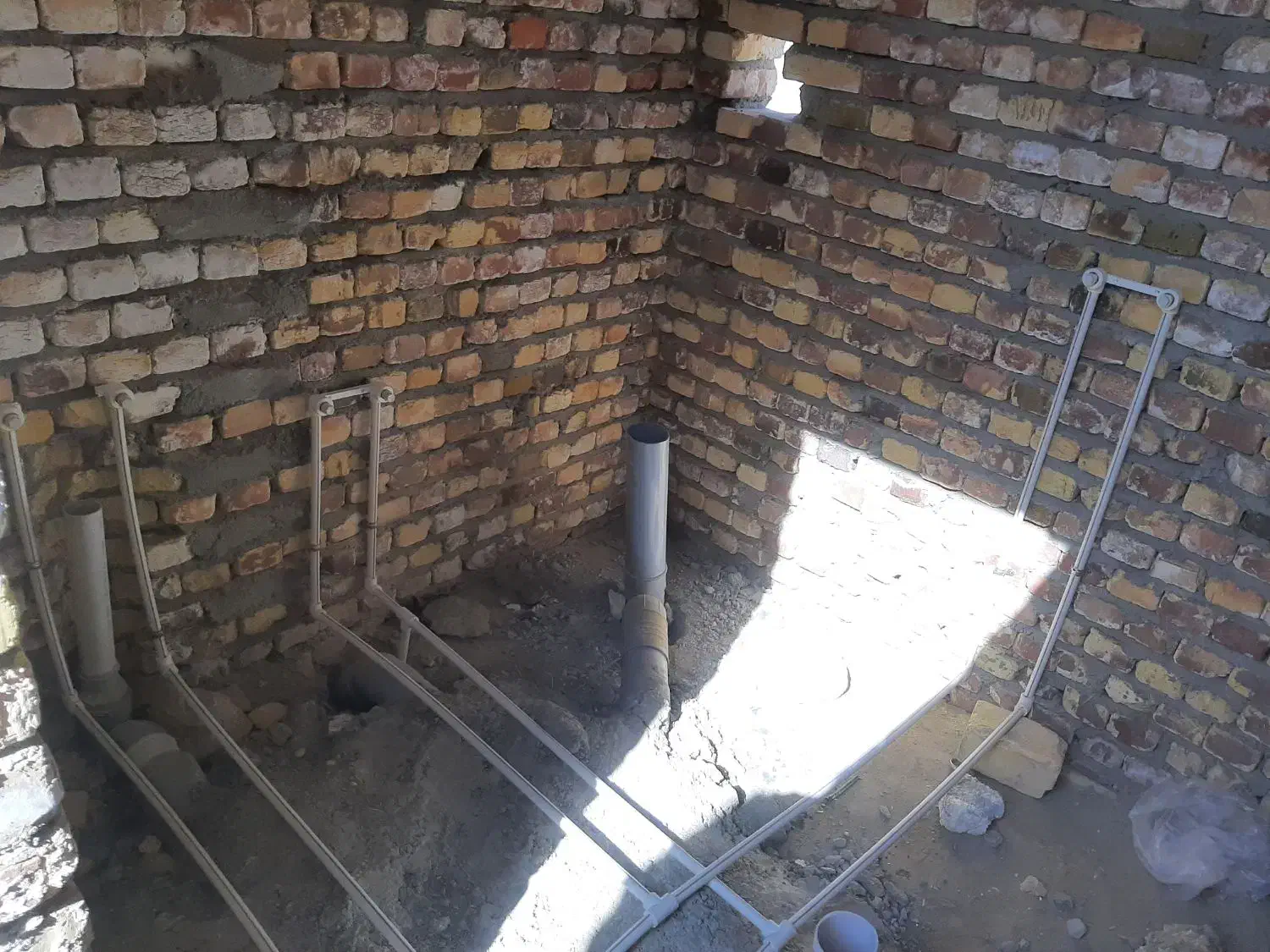 سیم کشی و لوله کشی آب وفاضلاب ساختمان|خدمات پیشه و مهارت|سراوان, |دیوار