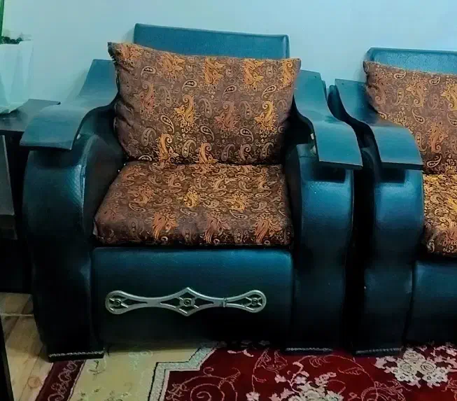 مبل چرم 7 نفره کاملا سالم|مبلمان خانگی و میز عسلی|سیاهکل, |دیوار