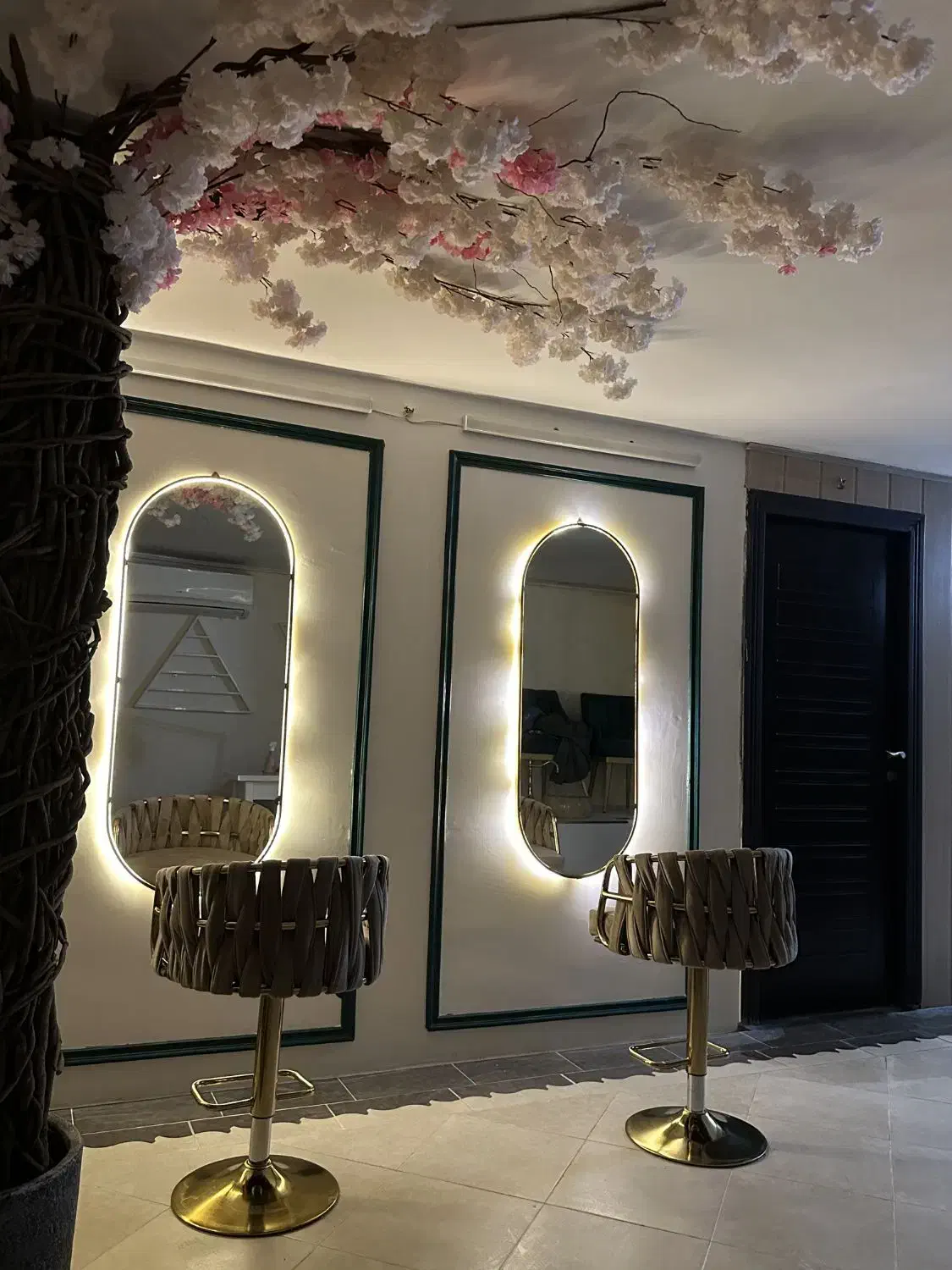 اجاره لاین و اتاق در سالن زیبایی|اجارهٔ دفتر کار، اتاق اداری، مطب|مشهد, هفت تیر (آب و برق)|دیوار