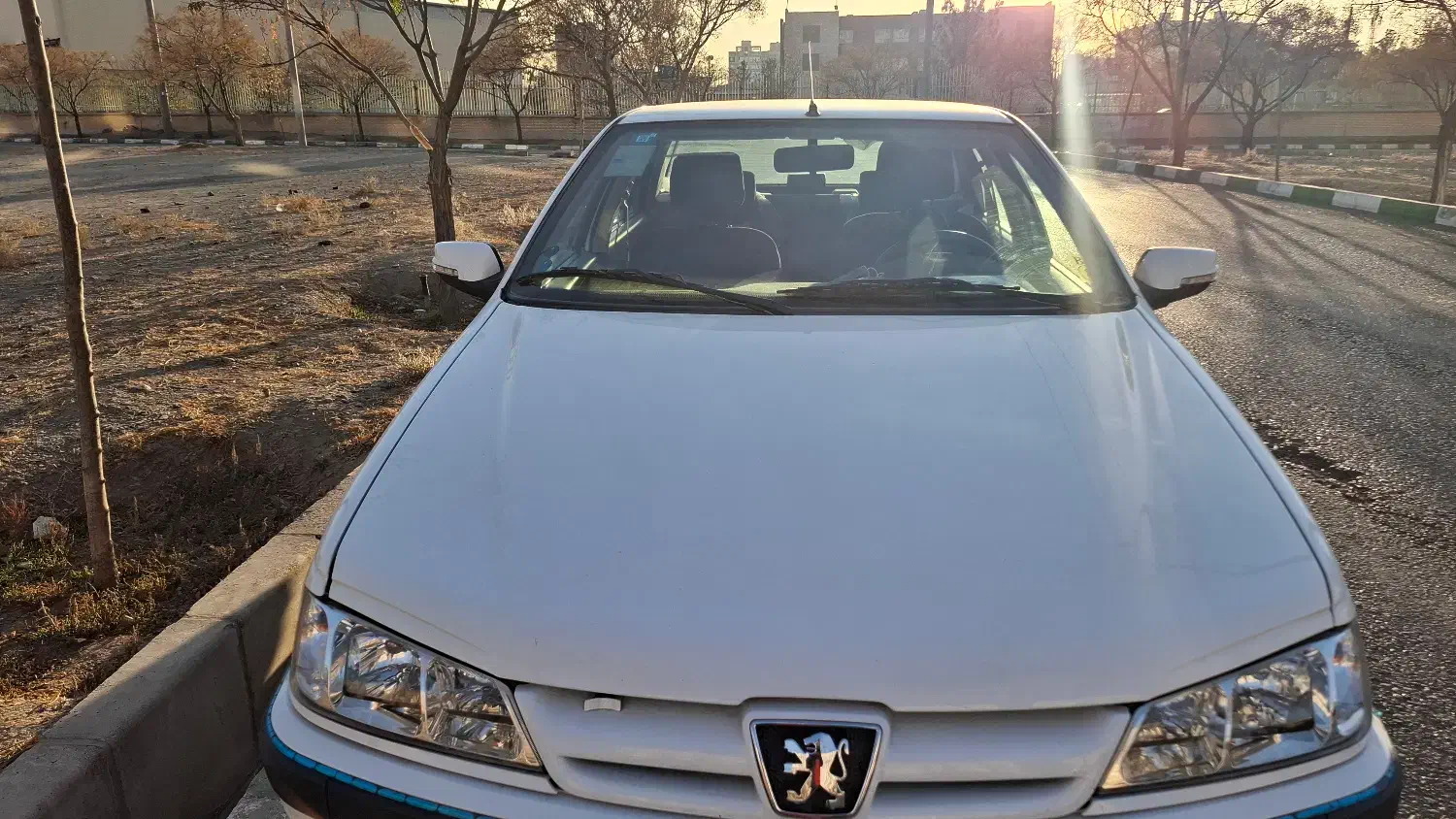 پژو پارس سفید تخفیف دارد|خودرو سواری و وانت|مشهد, الهیه|دیوار