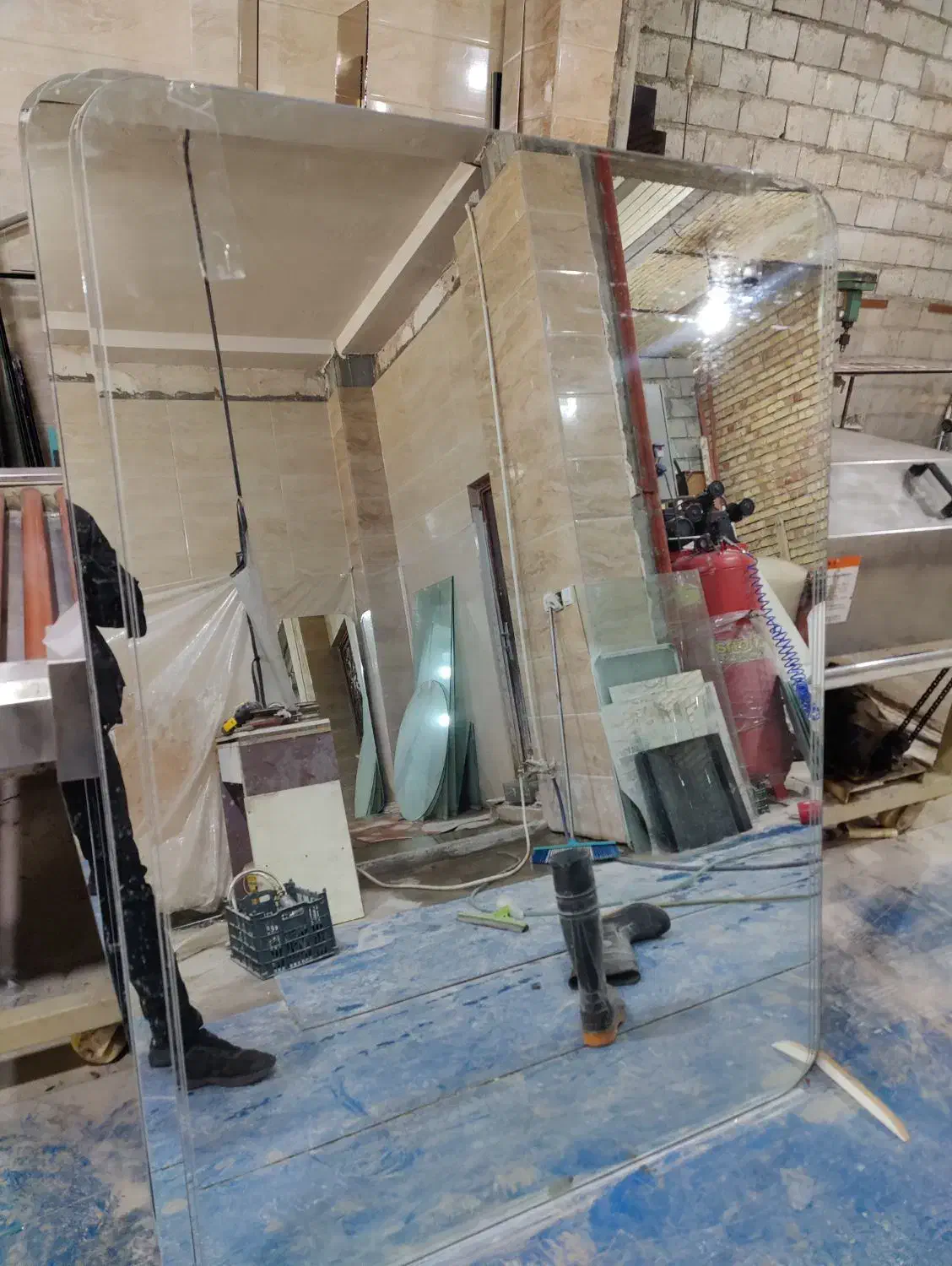 آیینه بزرگ|آینه|ارومیه, |دیوار