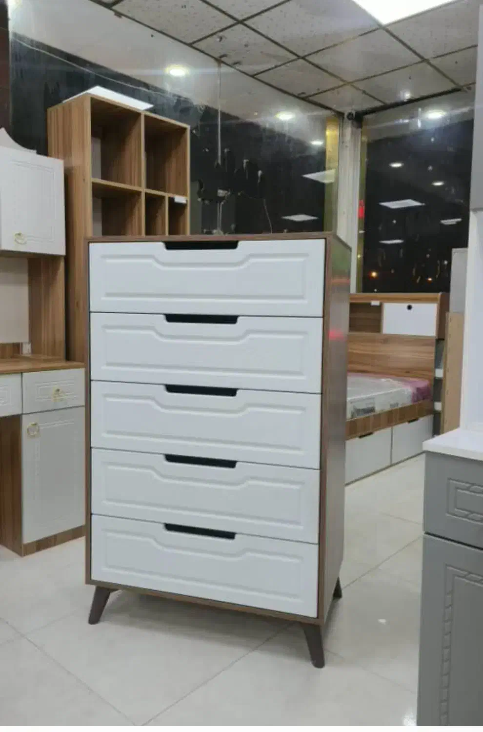 جاکفشی|جاکفشی، کمد، دراور|پرند, فاز ۵|دیوار