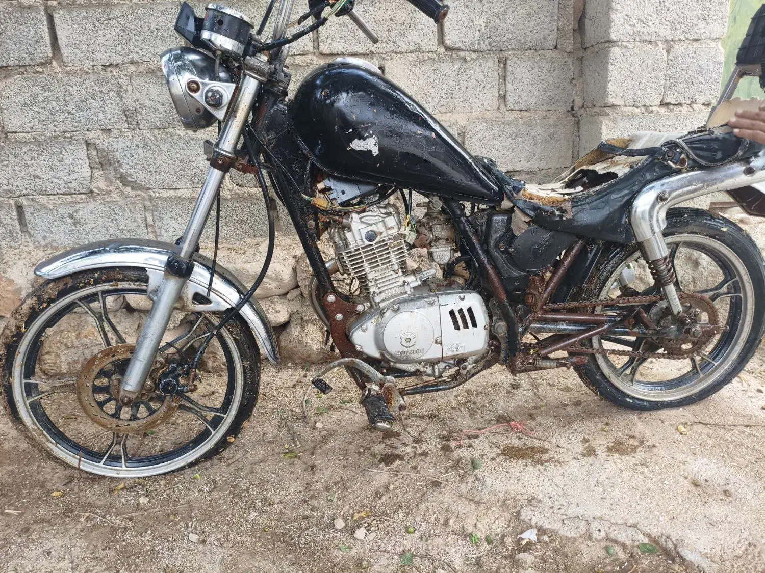 سوزاک|موتورسیکلت|بستک, |دیوار