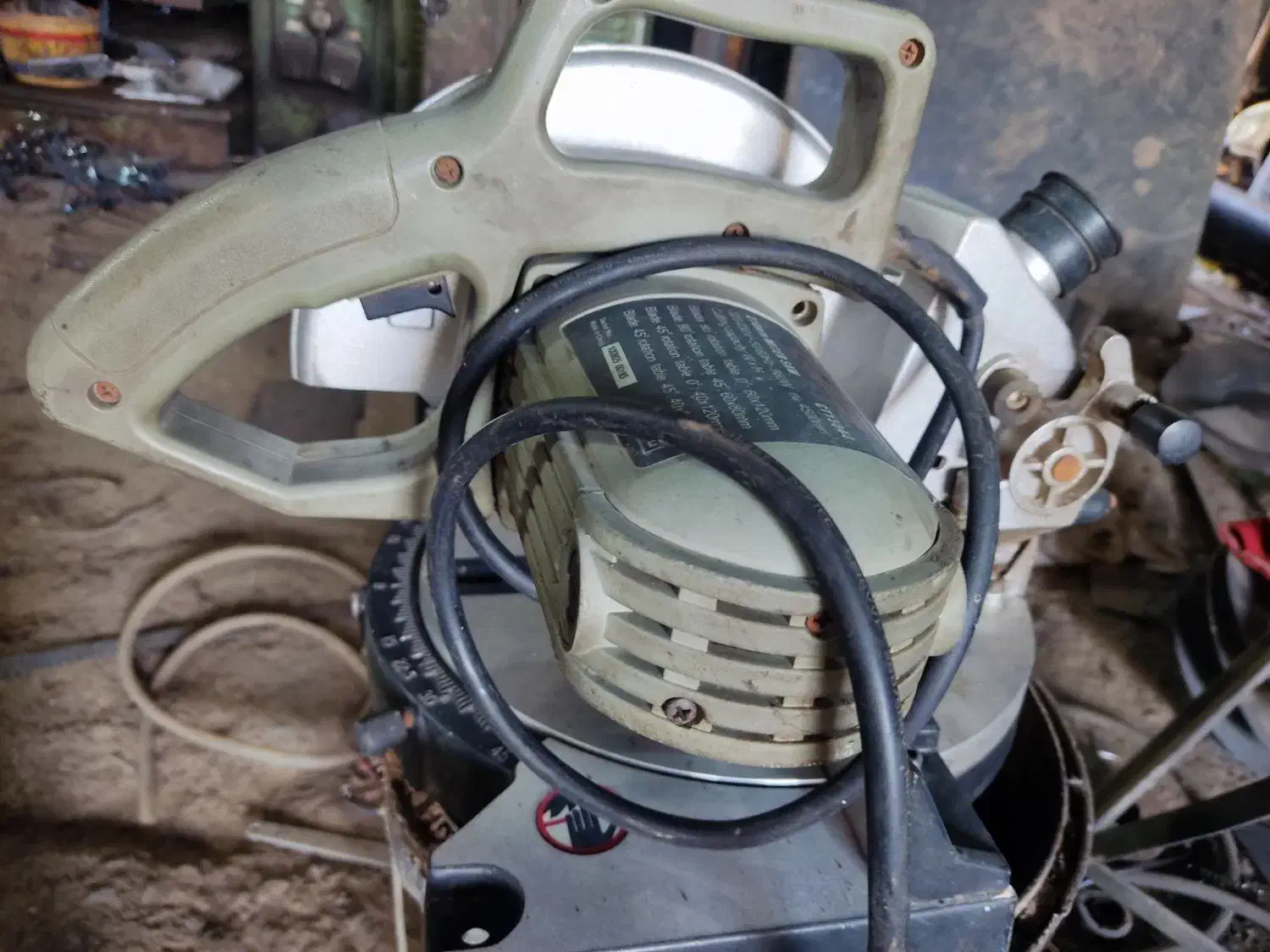 فارسی بر|ابزارآلات|سبزوار, قدس|دیوار