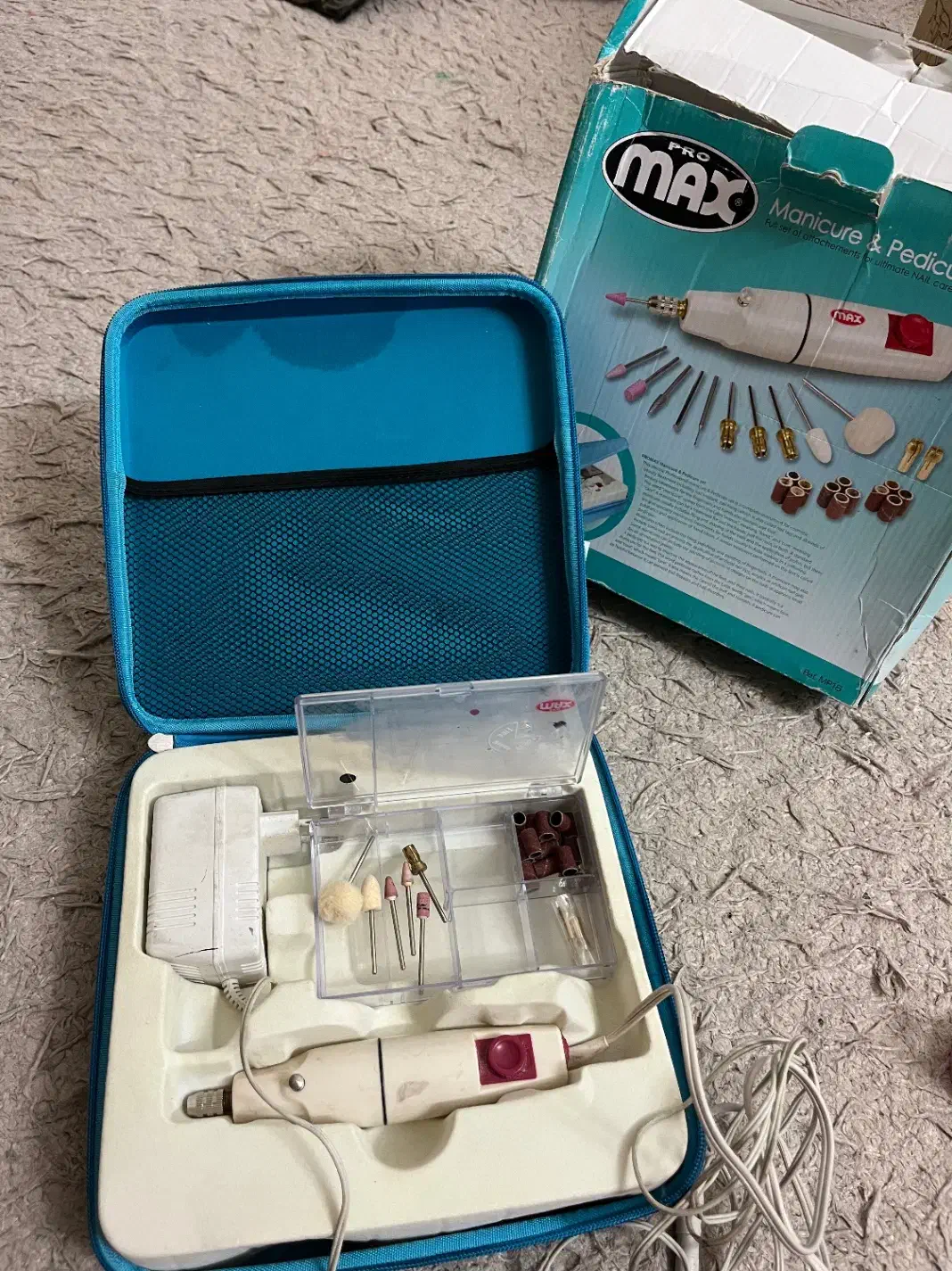 ابزار و وسایل کاشت ناخن|آرایشگاه و سالن‌های زیبایی|بیرجند, |دیوار