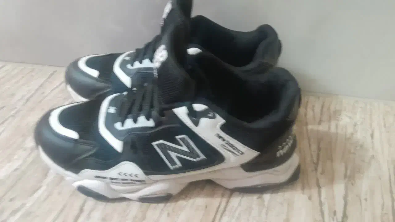 یه جفت کفش نیوبلانس نو|کیف، کفش، کمربند|قهدریجان, |دیوار