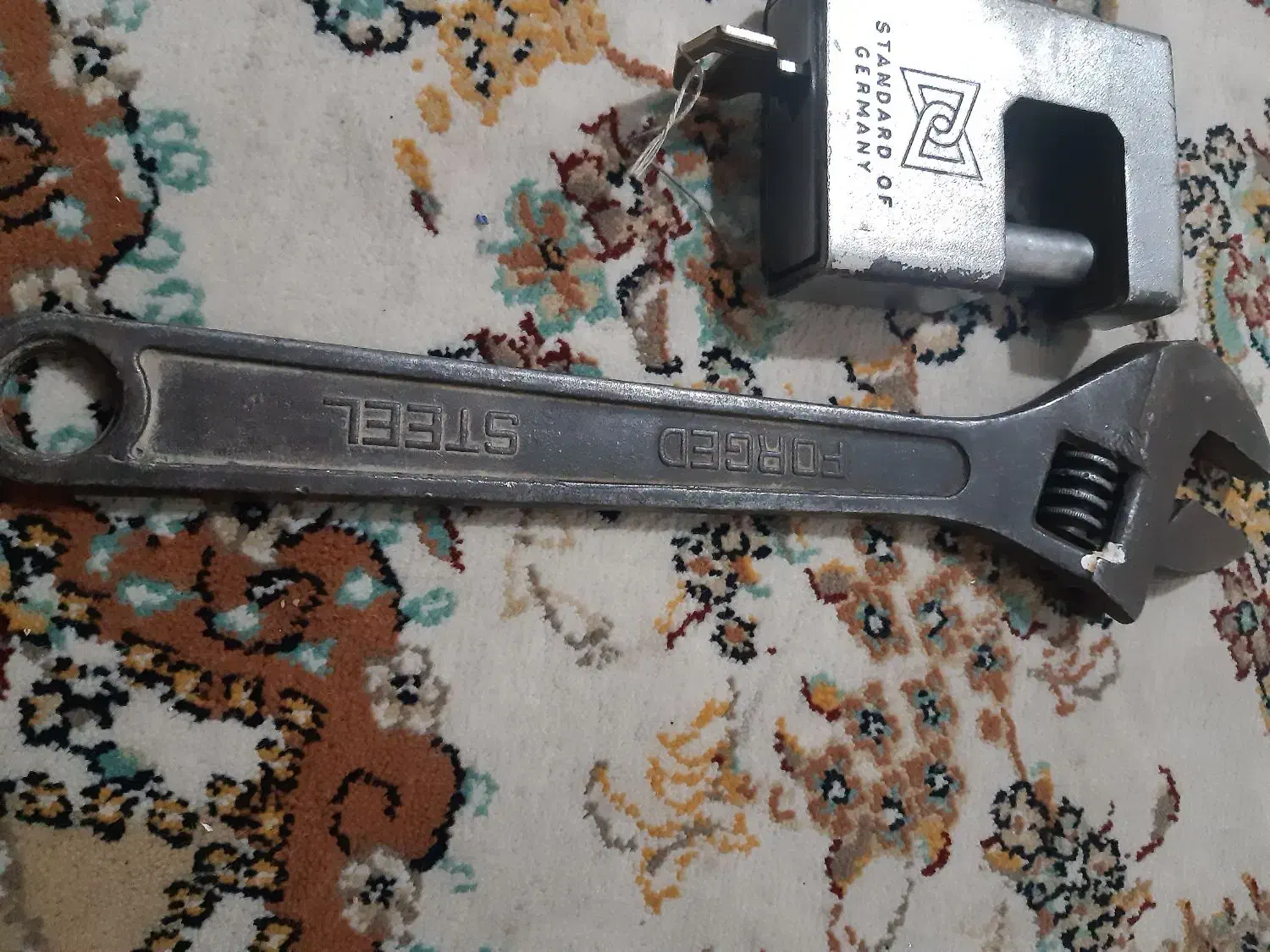 آچارفرانسه قفل|ابزارآلات|فردیس, سرحد آباد|دیوار