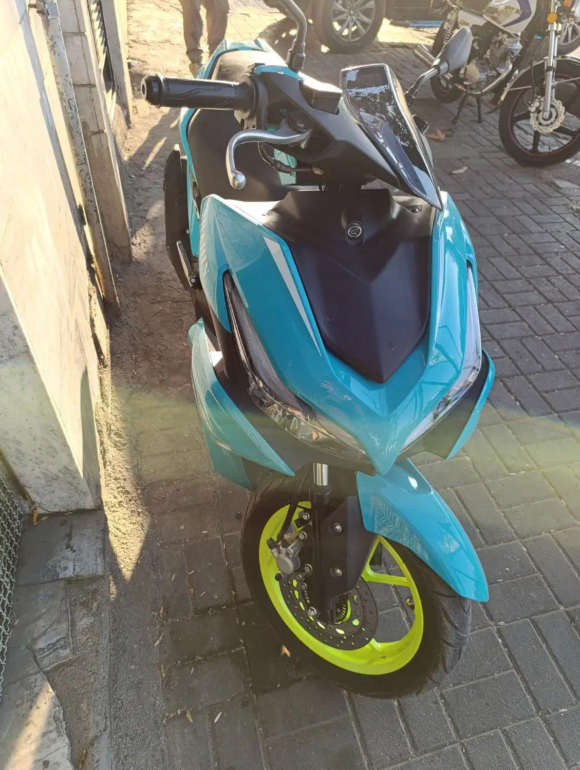 ایروکس مدل 1402 بیمه تا برج 29/12/معاوضه با پراید|موتورسیکلت|بروجرد, |دیوار