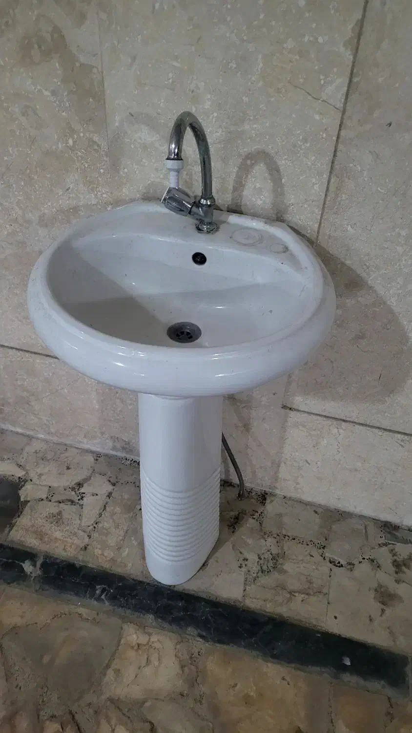 دو عدد روشویی با اتصالات و شیر|لوازم سرویس بهداشتی|قزوین, |دیوار