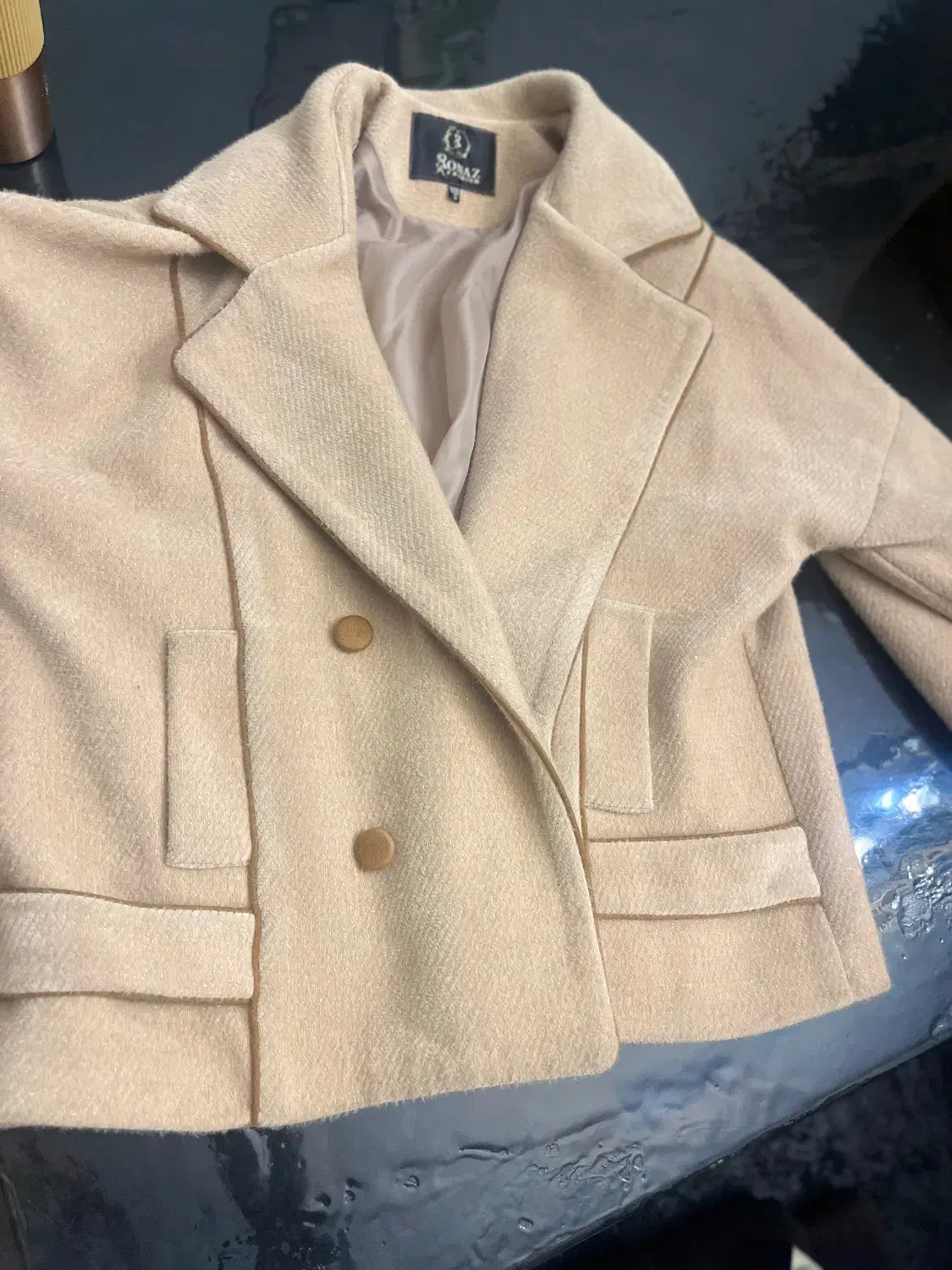 پالتو ترنج کت|لباس|ساری, |دیوار