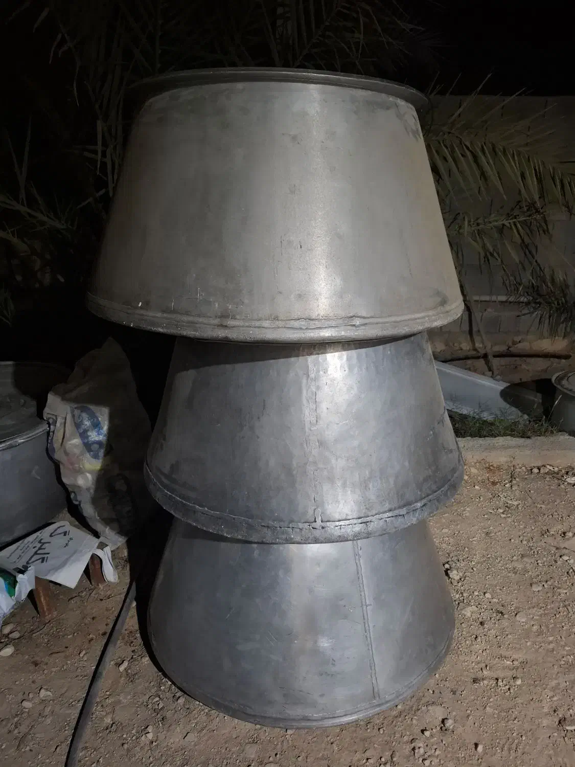 دیگ مجلسی|ظروف پخت‌وپز|دلوار, |دیوار