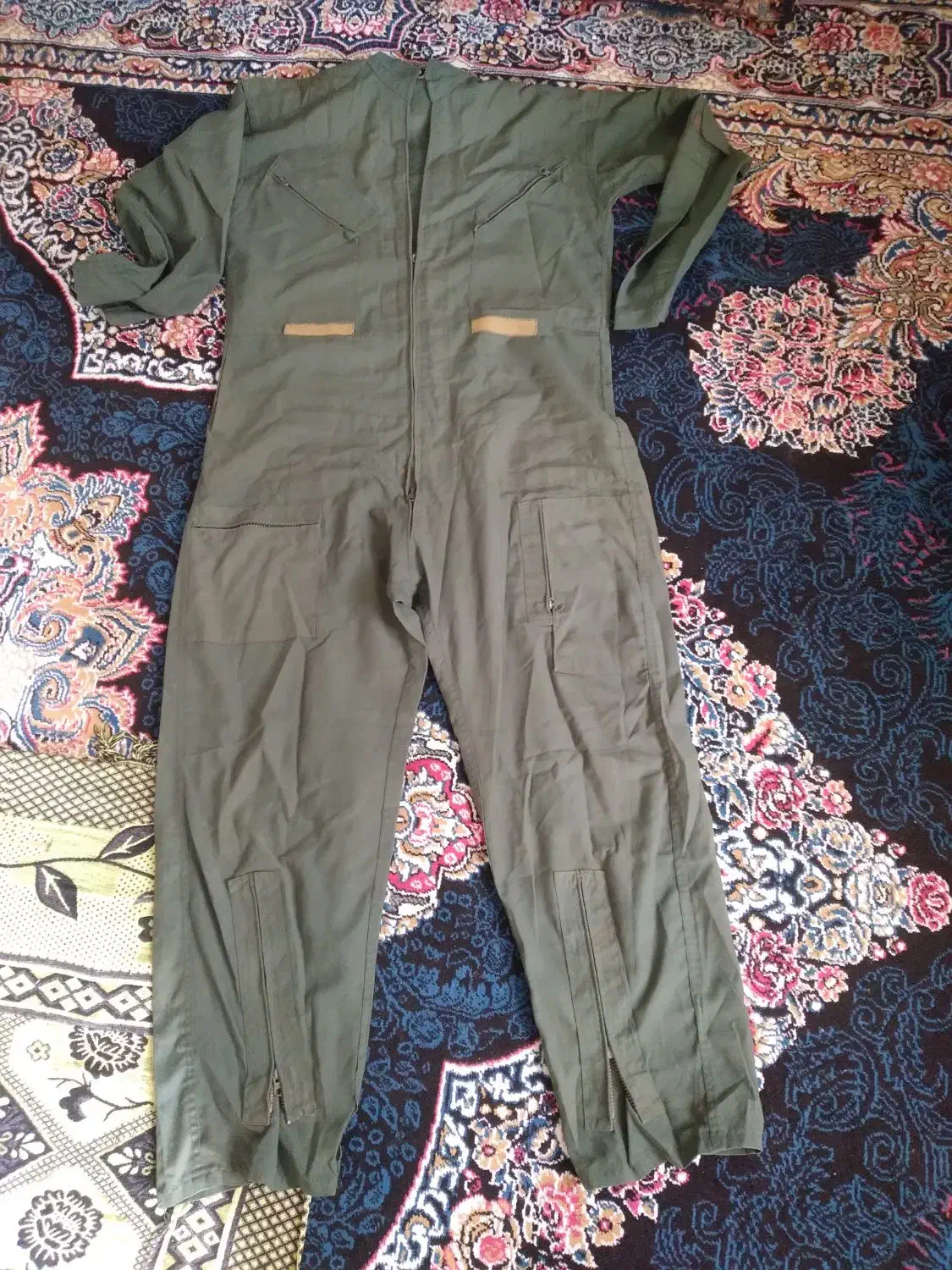 لباس‌کار|لباس|گنبد کاووس, |دیوار