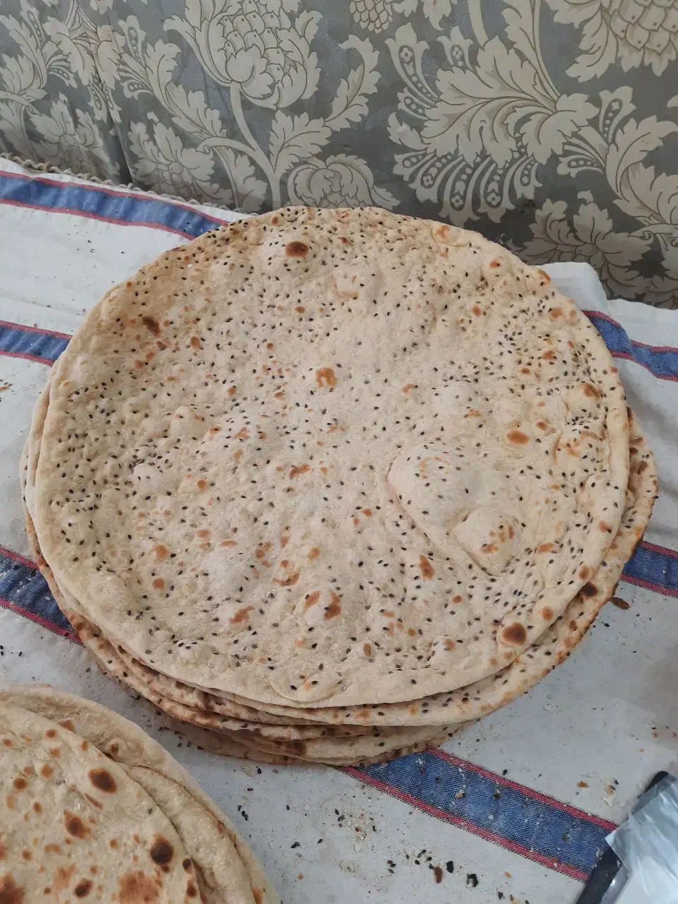 نیروی خانم جهت کار در نانوایی خانگی نیازمندیم|استخدام خدمات فروشگاه و رستوران|اصفهان, شیخ طوسی|دیوار