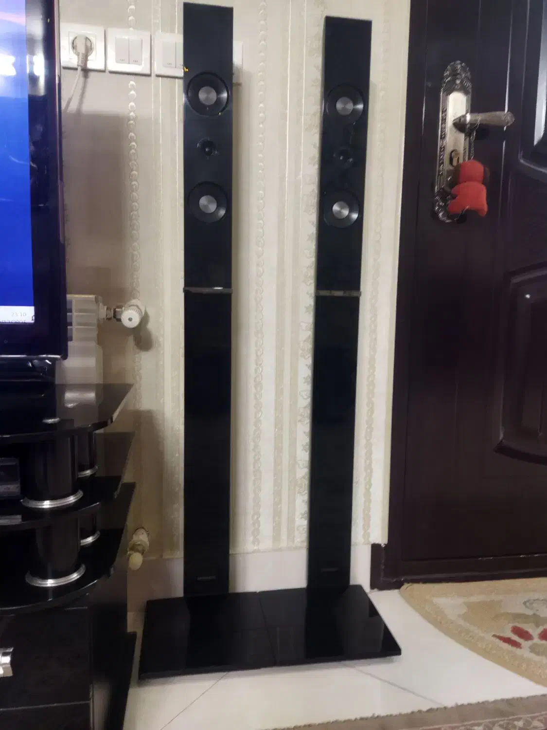 DVD و سینما خانگی و میز تلویزیون|پخش‌کننده DVD و ویدیو|ری, ملک‌آباد|دیوار