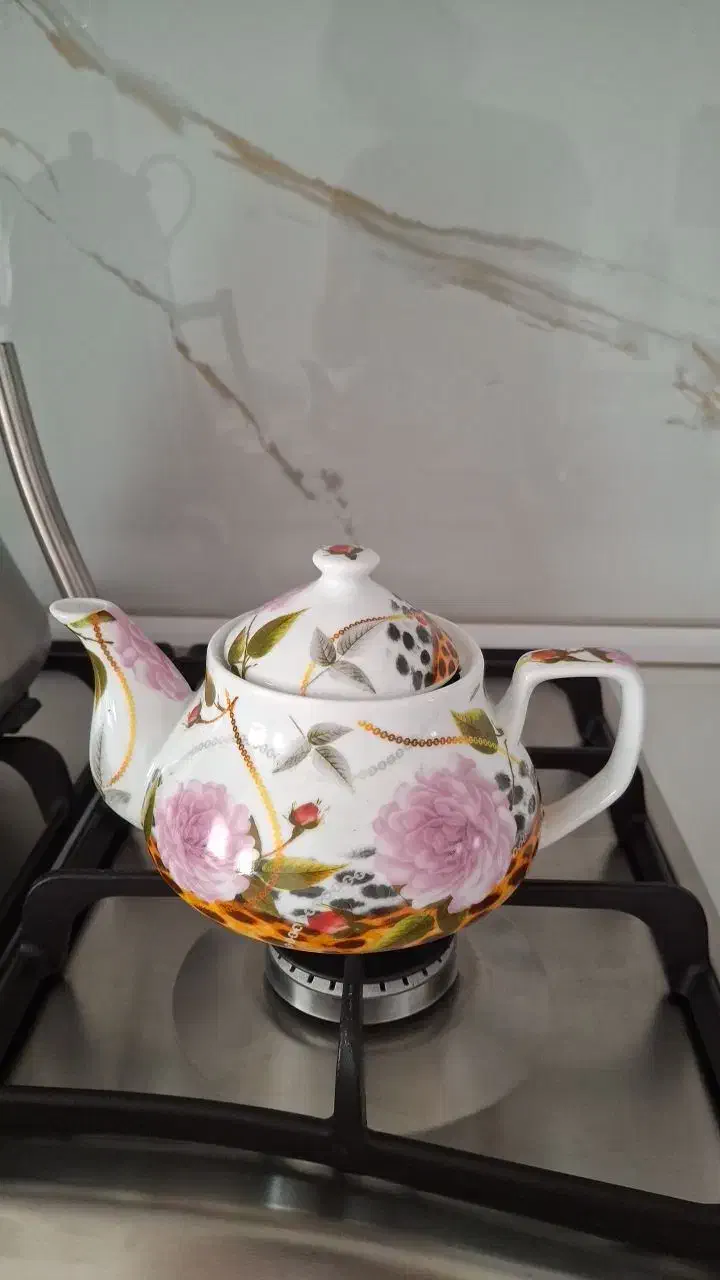 کتری وقوری لعاب کاملا نو وسالم اصلا استفاده نشدن|قوری، کتری، قهوهساز دستی|رومشکان, |دیوار