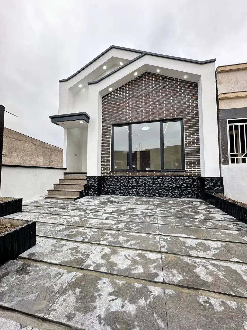 ویلا/نما انگلیسی*|فروش خانه و ویلا|آمل, |دیوار