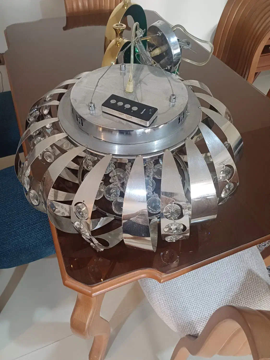 لوستر همراه با کنترل که از کنترل استفاده نشده|لوستر و چراغ آویز|تهران, آبشار تهران (دریاچه)|دیوار