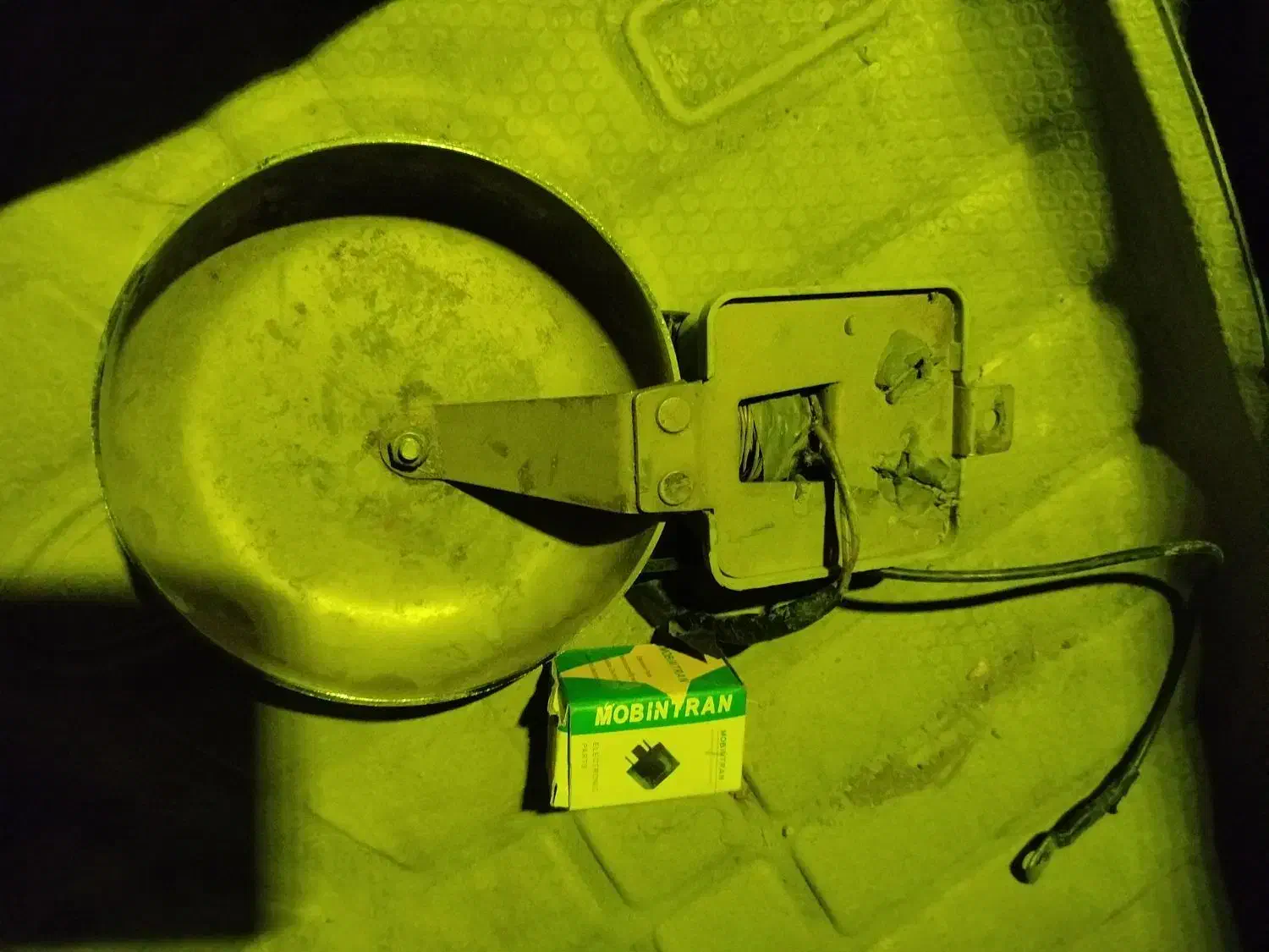 زنگ مدرسه|کلکسیون اشیاء عتیقه|مشهد, حضرت حجت|دیوار