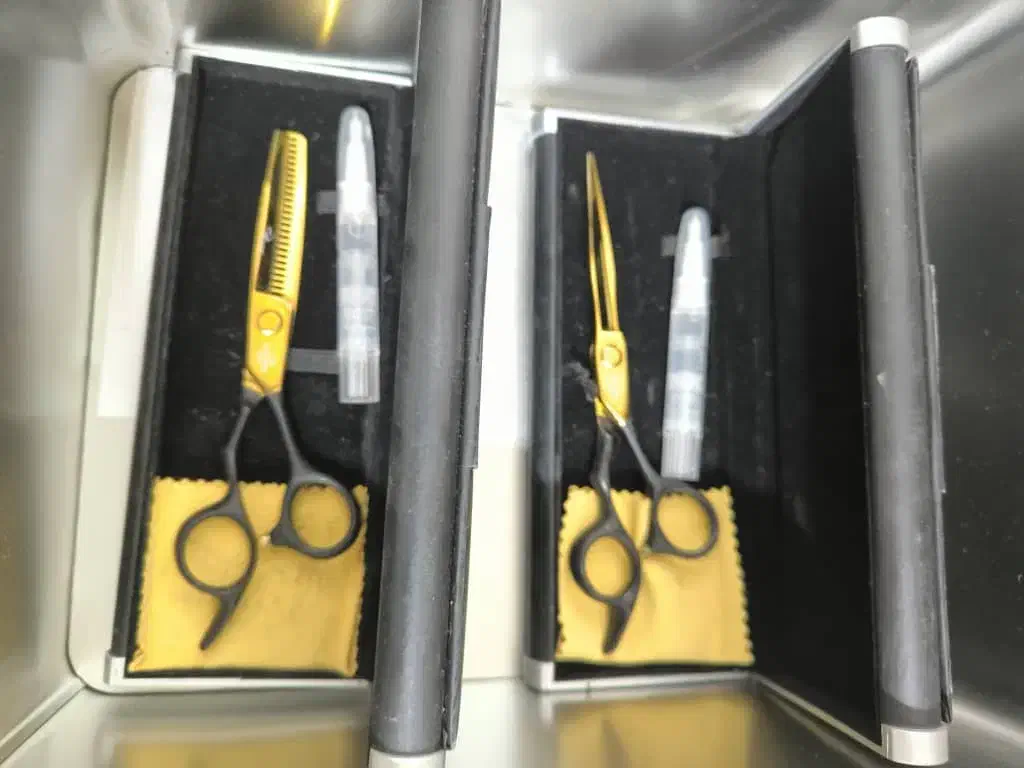 ست قیچی حرفه ای رزونال (استوک) در حد نو|آرایشی، بهداشتی، درمانی|قیروکارزین, |دیوار