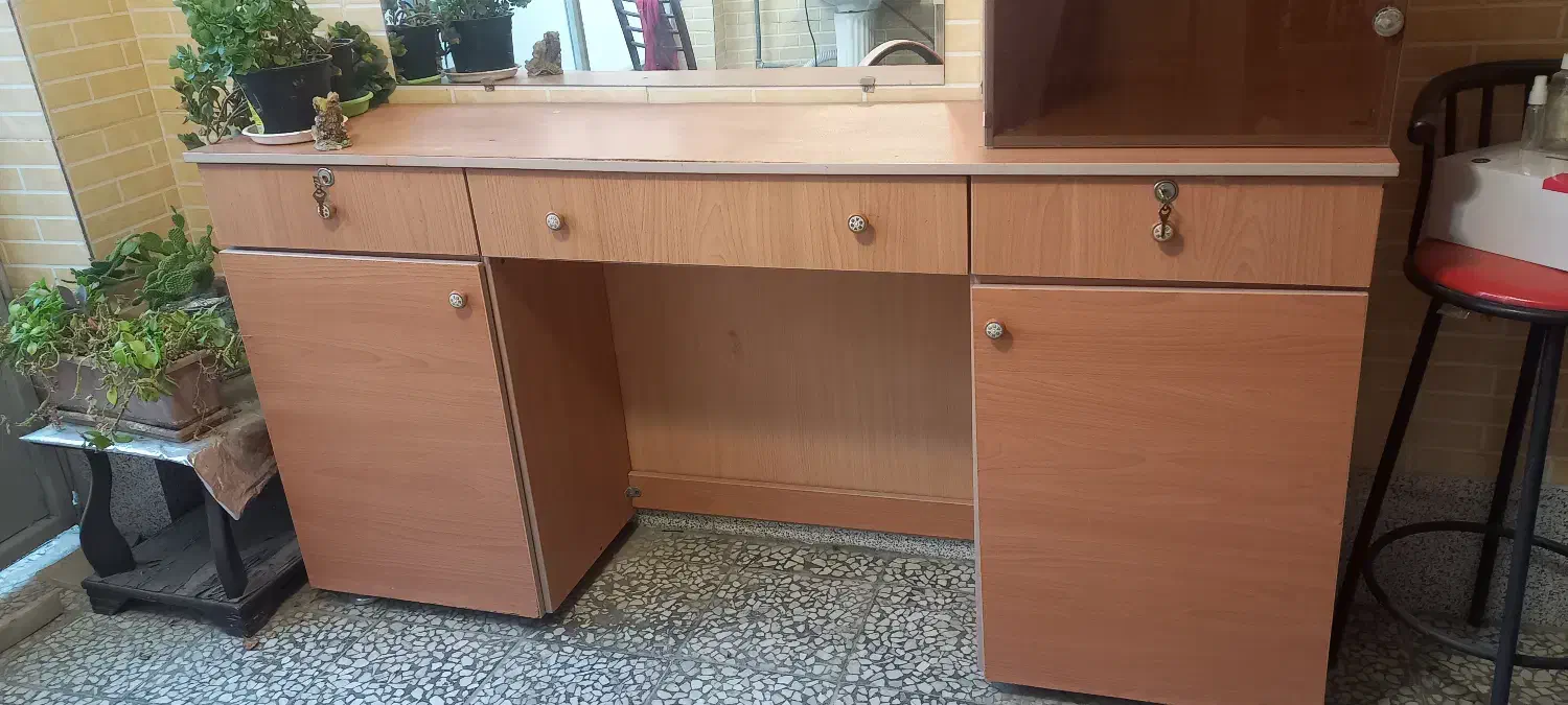 کمد و ویترین|بوفه، ویترین، کنسول|اصفهان, رهنان|دیوار