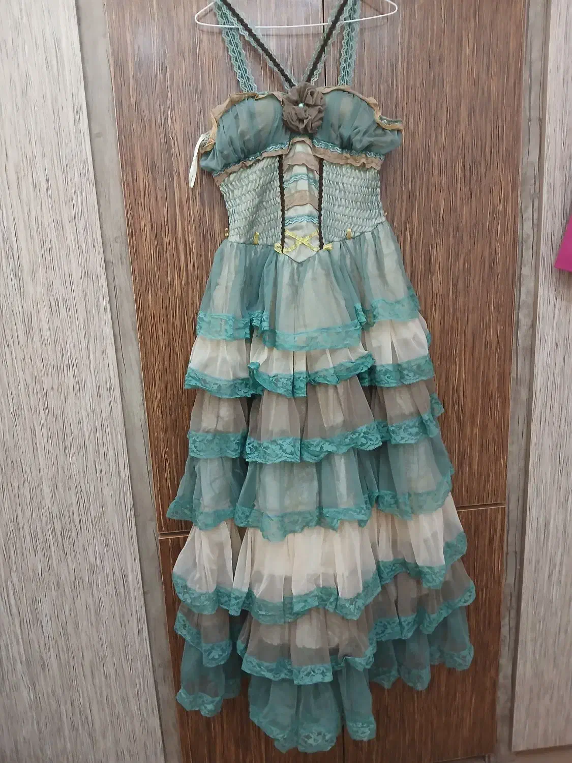 دن توری سبزوکرمی|لباس|سهند, |دیوار