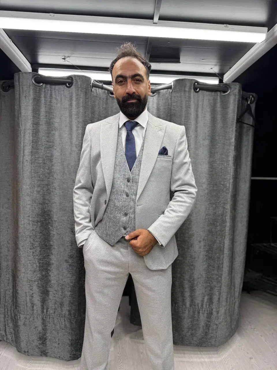 تو مجلس بدرخش|لباس|اصفهان, فرهنگیان|دیوار