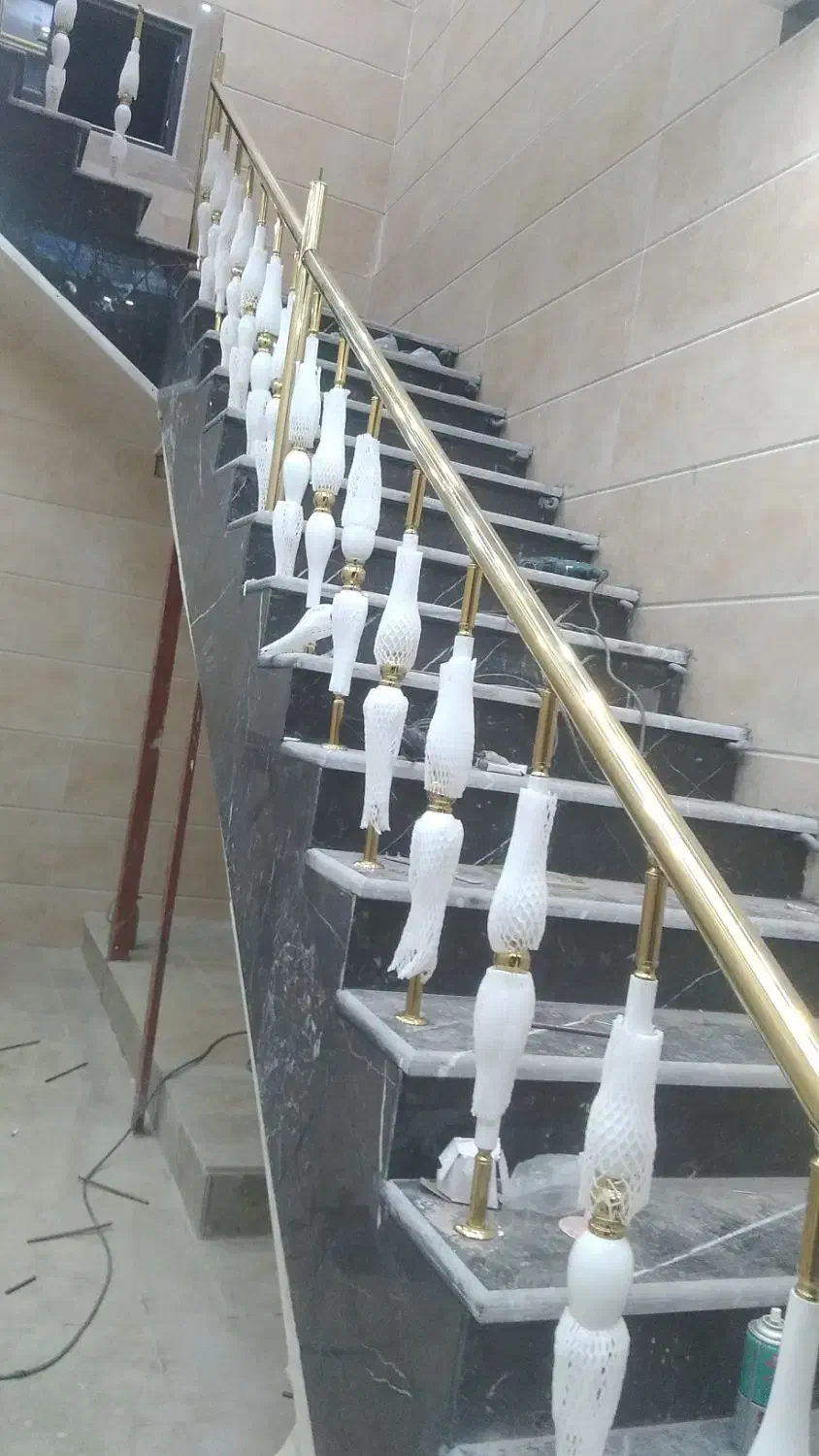 نصب نردهای استیل وساخت پله های پیچ وجوشکاری|مصالح و تجهیزات ساختمان|رشت, گلباغ نماز|دیوار