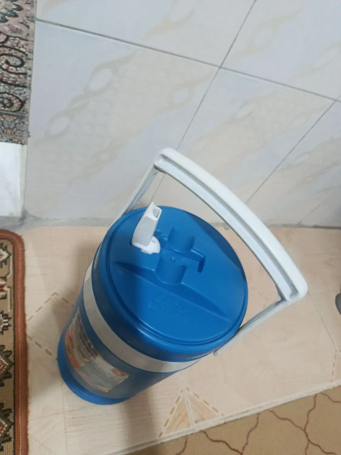 کلمن اب|ظروف نگهدارنده، پلاستیکی، یک‌بارمصرف|رباط‌کریم, رباط‌کریم|دیوار