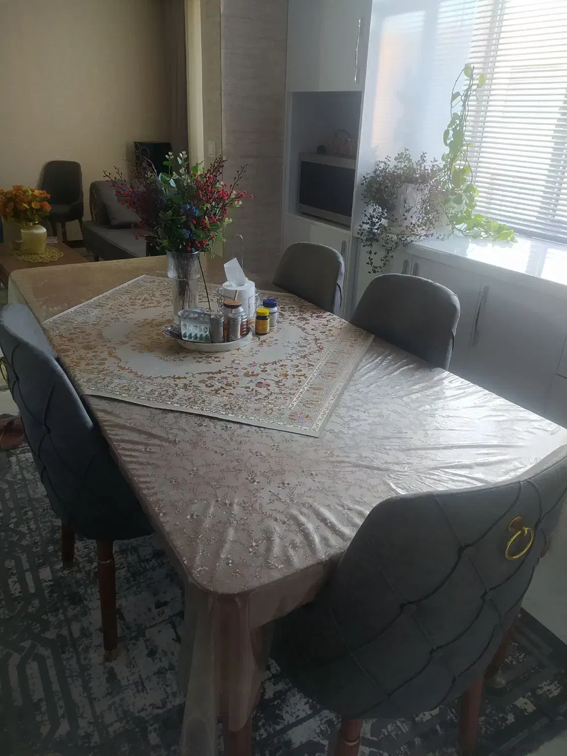 نهار خوری ۸نفره سالم در حد نو|میز و صندلی غذاخوری|بروجرد, |دیوار